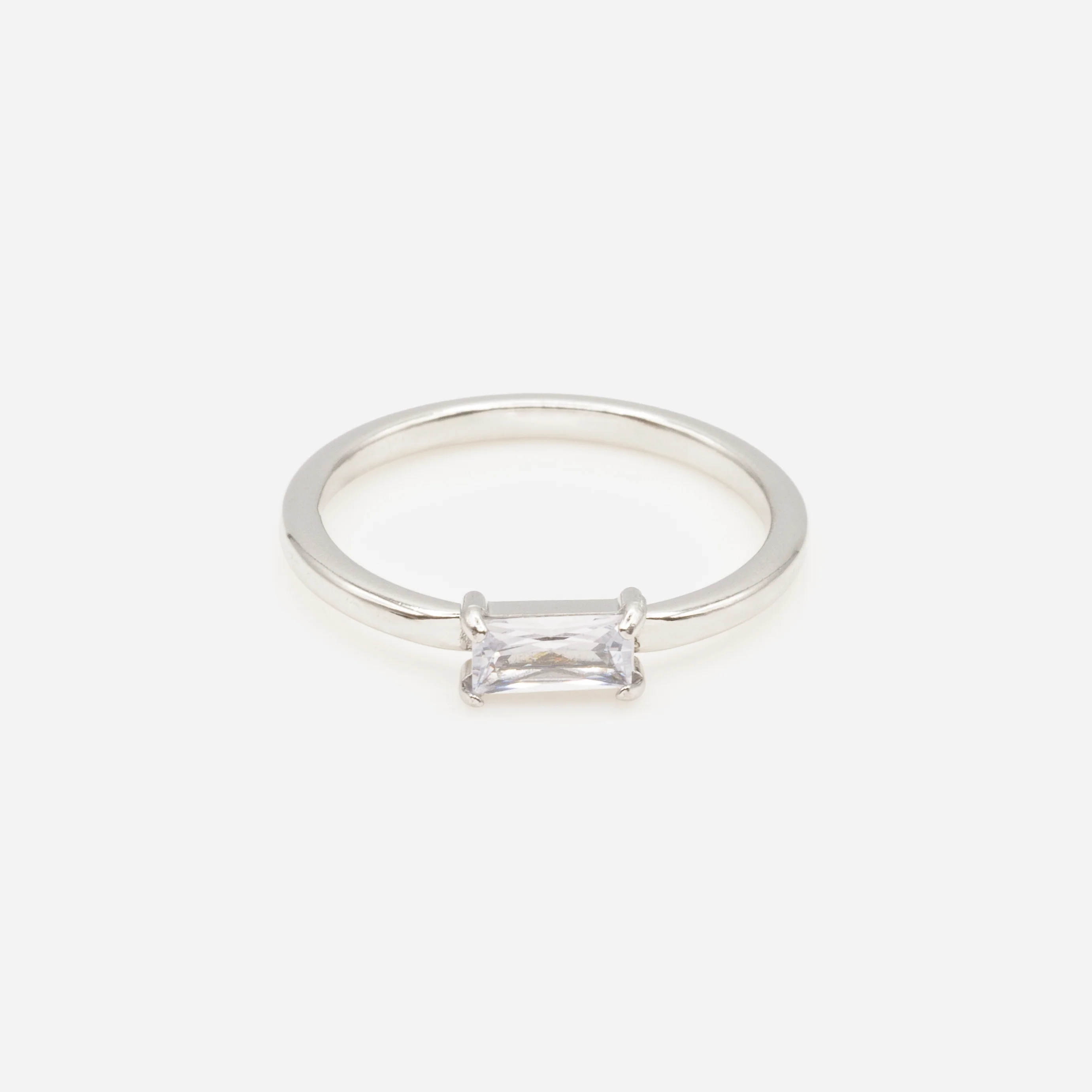 Bague argentée avec pierre rectangulaire blanche en acier inoxydable