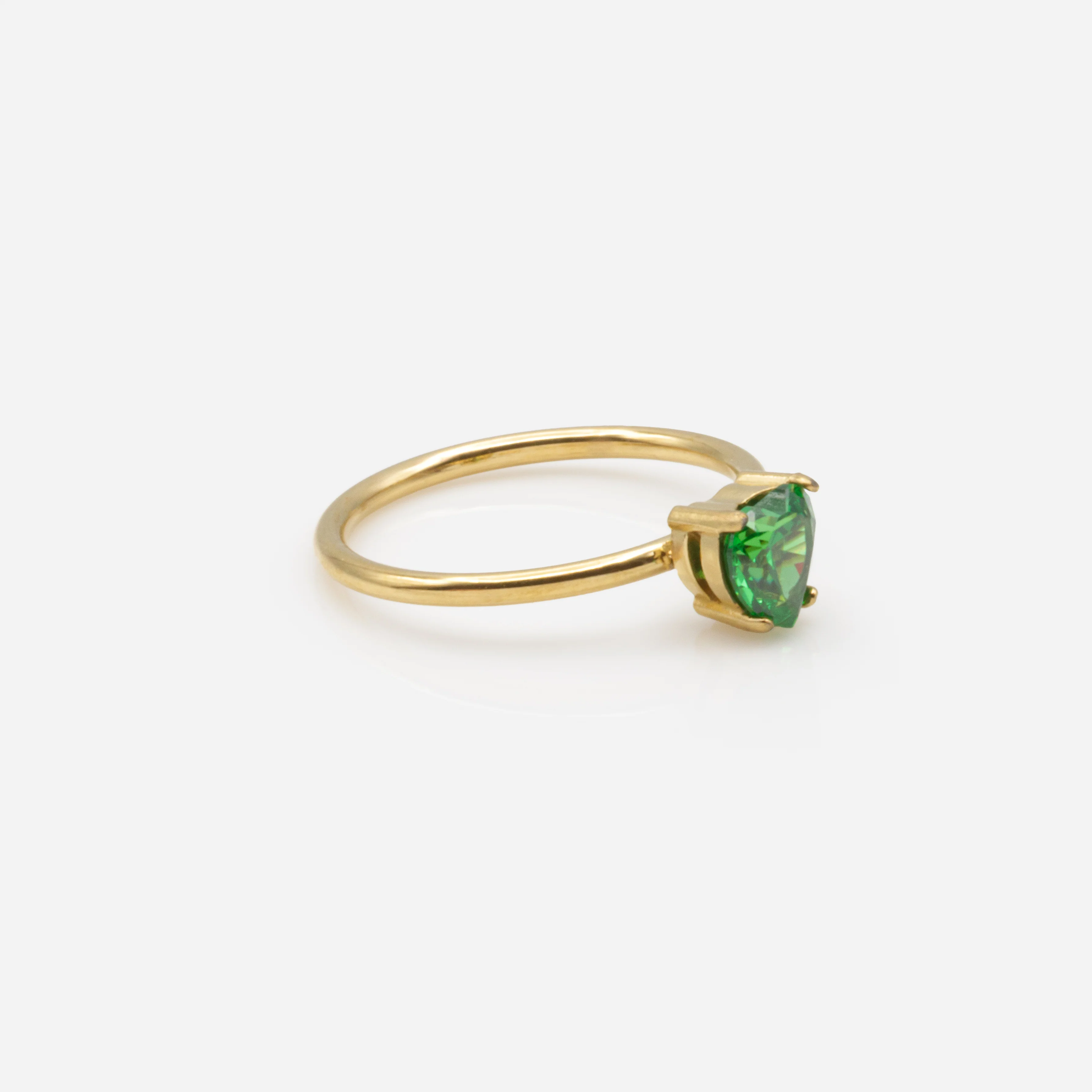 Bague dorée avec zircon cubique coeur vert en acier inoxydable - Image 3
