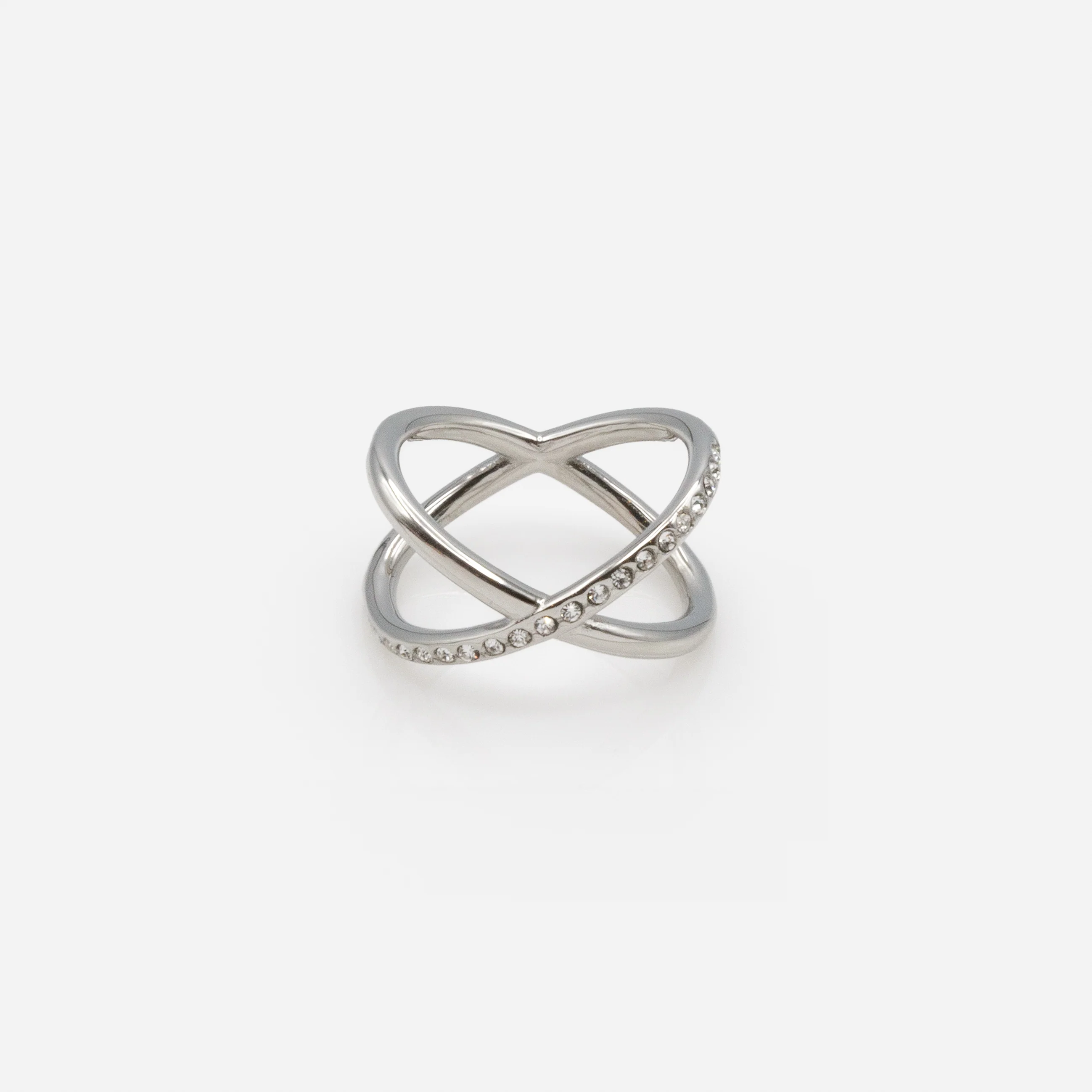 Bague argentée en "X" avec zircons cubiques en acier inoxydable