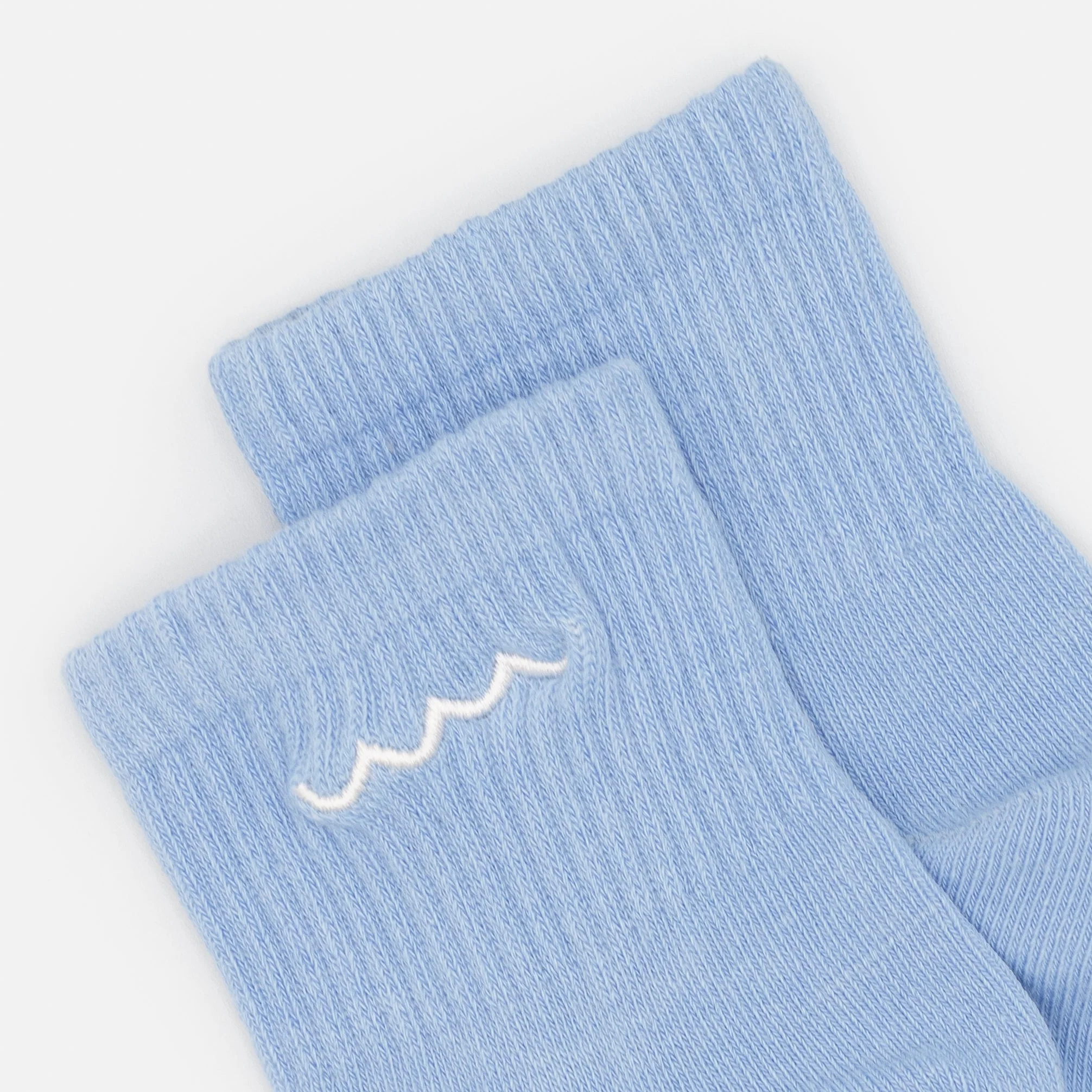 Bas cheville bleus côtelés avec broderie vagues - Image 2
