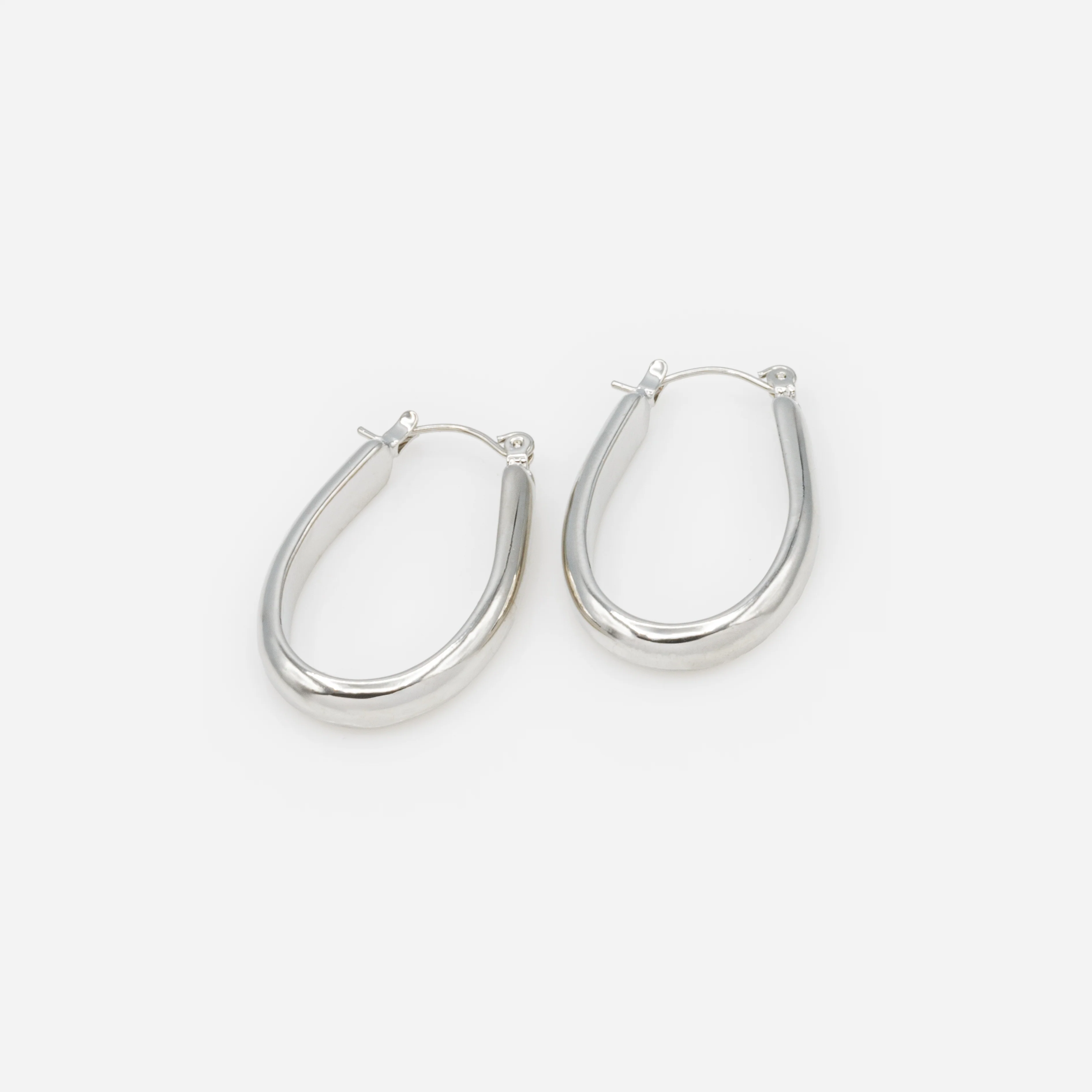 Boucles d'oreilles argentées ovales - Image 2