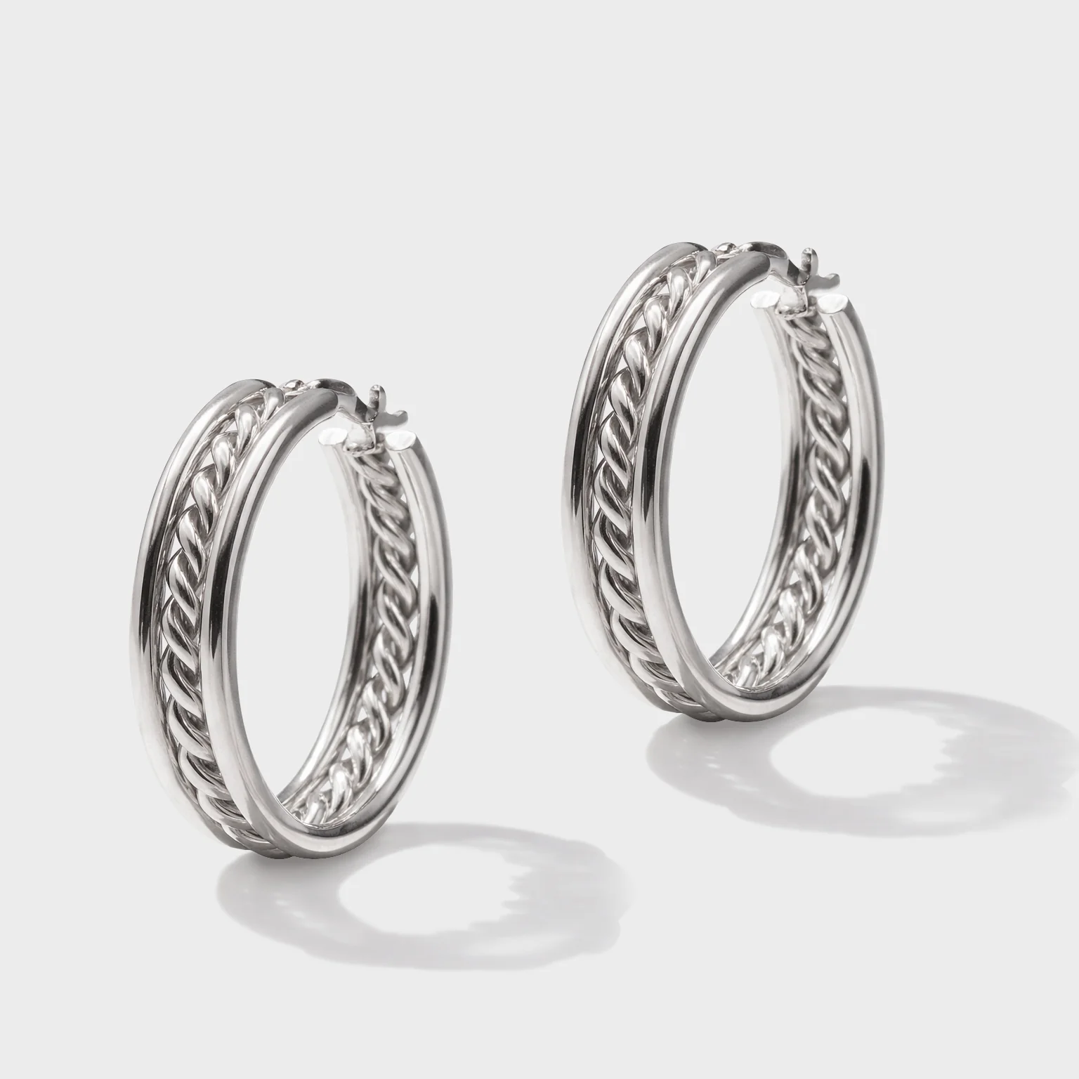 Boucles d'oreilles anneaux argentés à torsade centrale en acier inoxydable