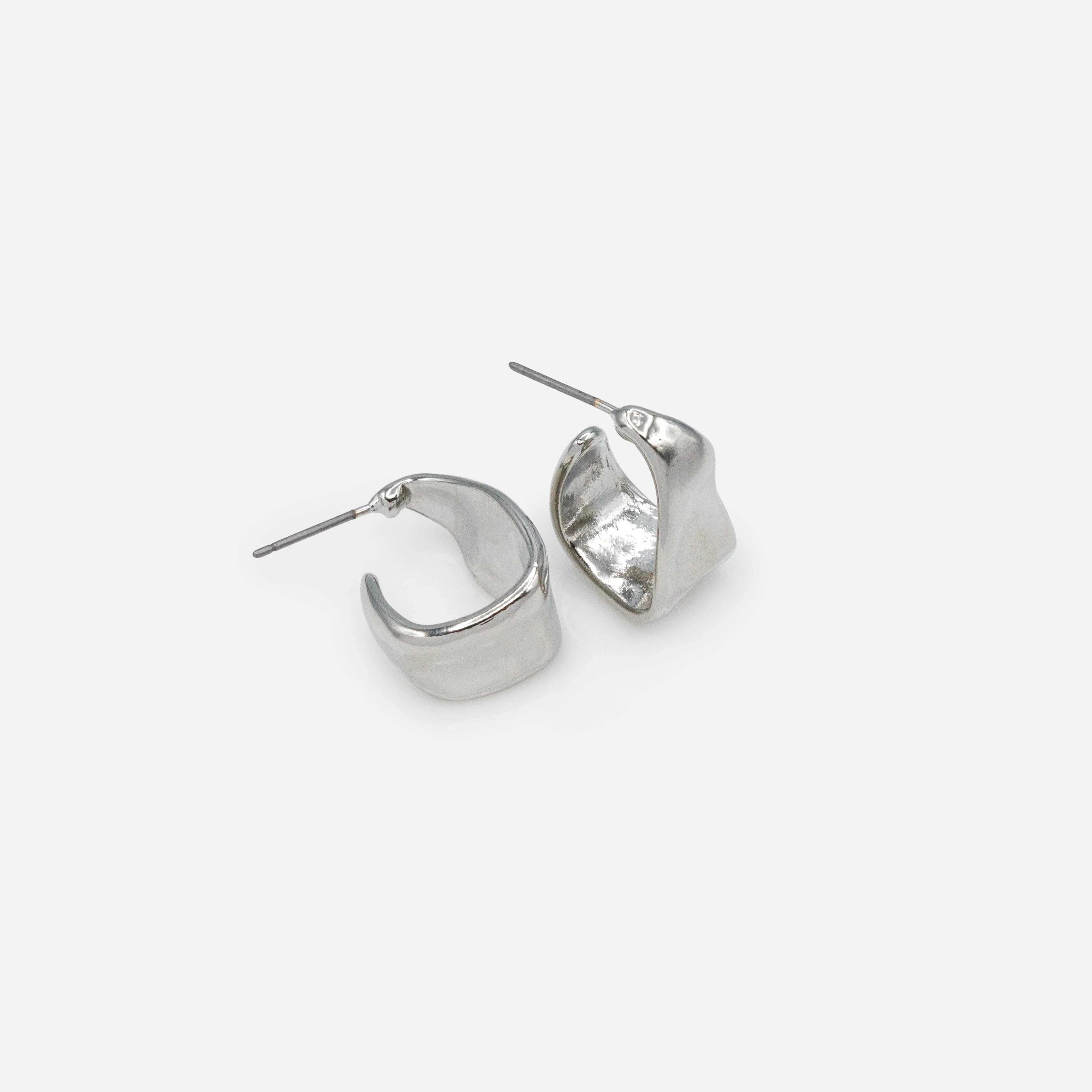 Boucles d'oreilles anneaux argentés imparfaits - Image 3