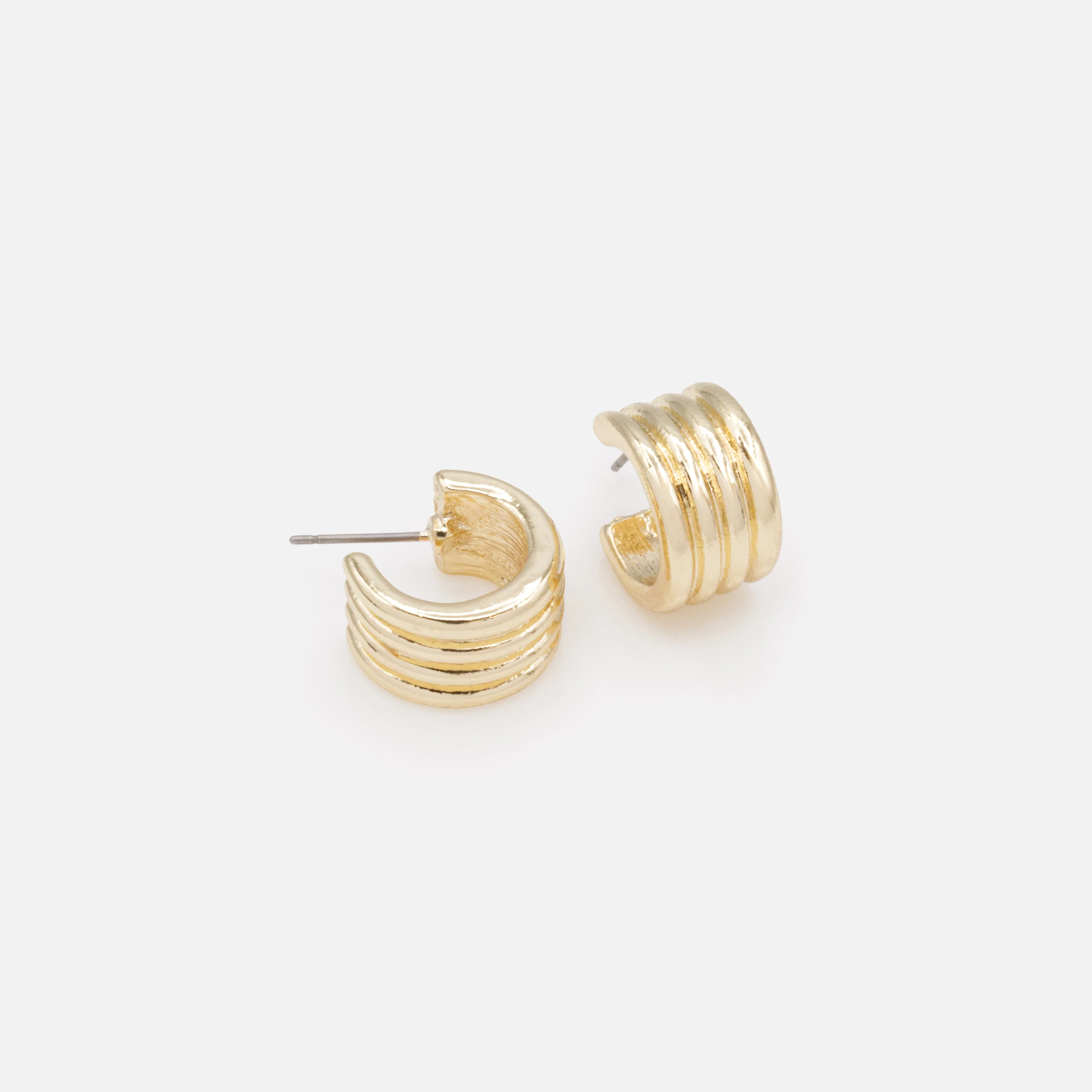 Boucles d'oreilles anneaux dorés à larges rainures - Image 2