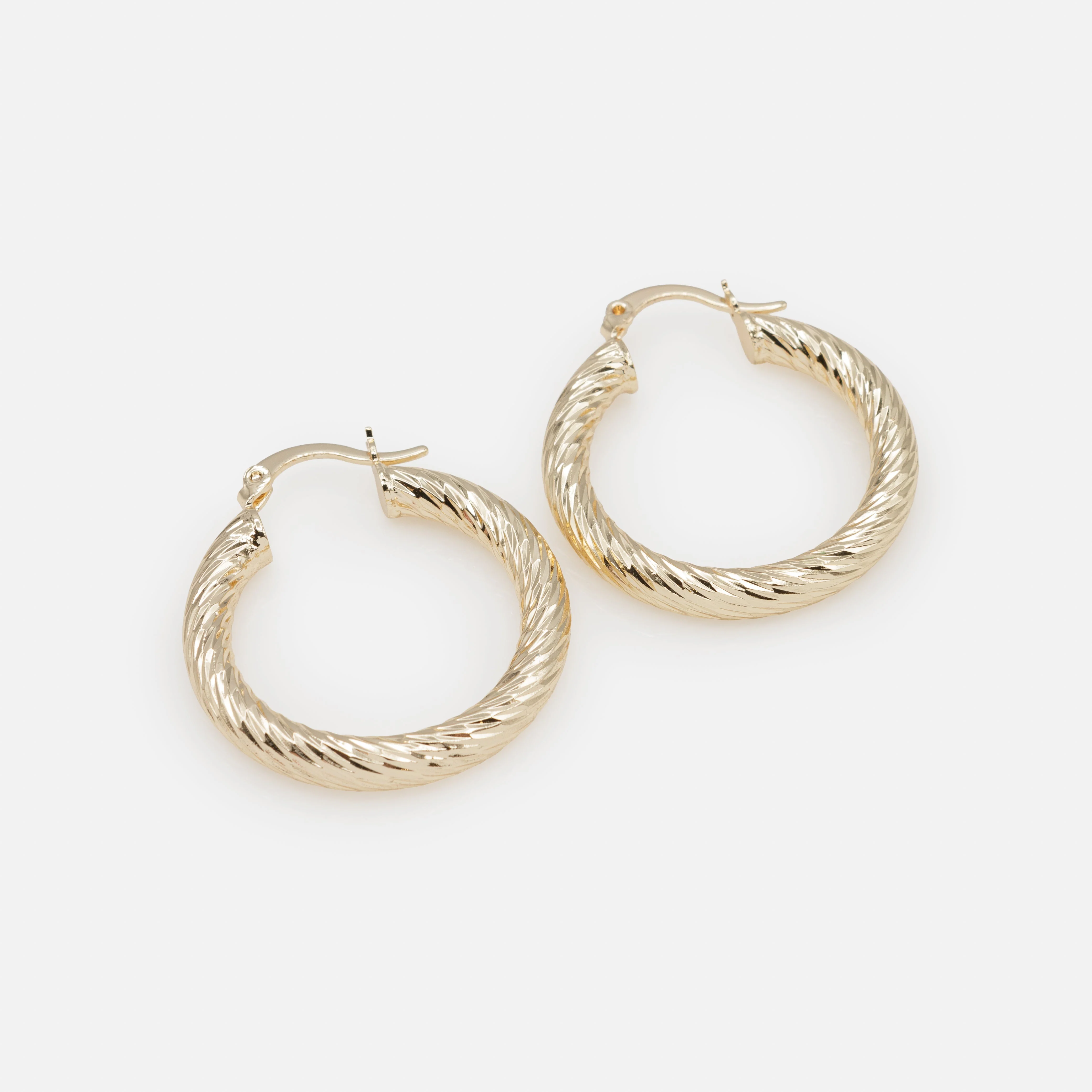 Boucles d'oreilles anneaux dorés texturés - Image 2