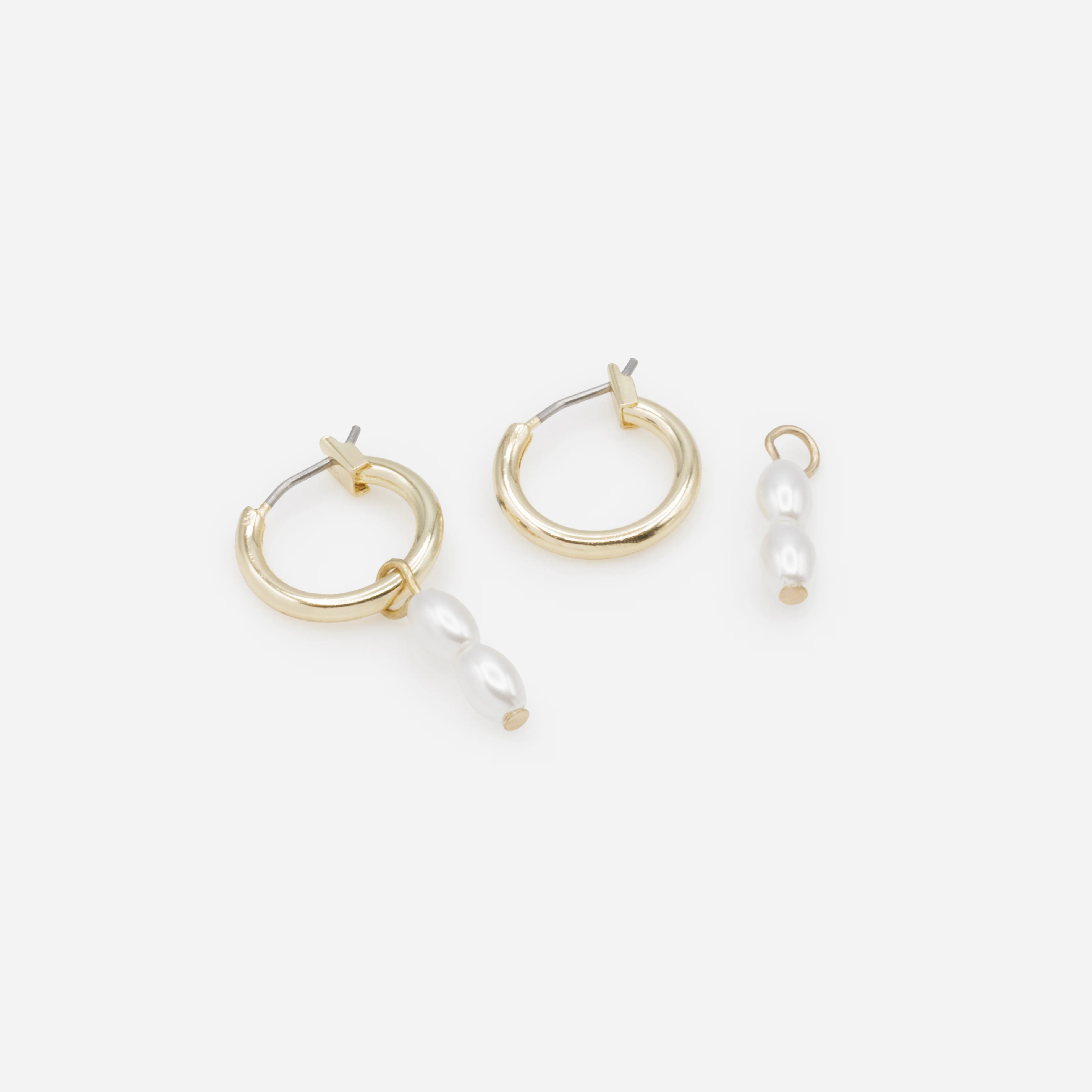 Boucles d'oreilles anneaux dorés breloque double perle amovible - Image 3