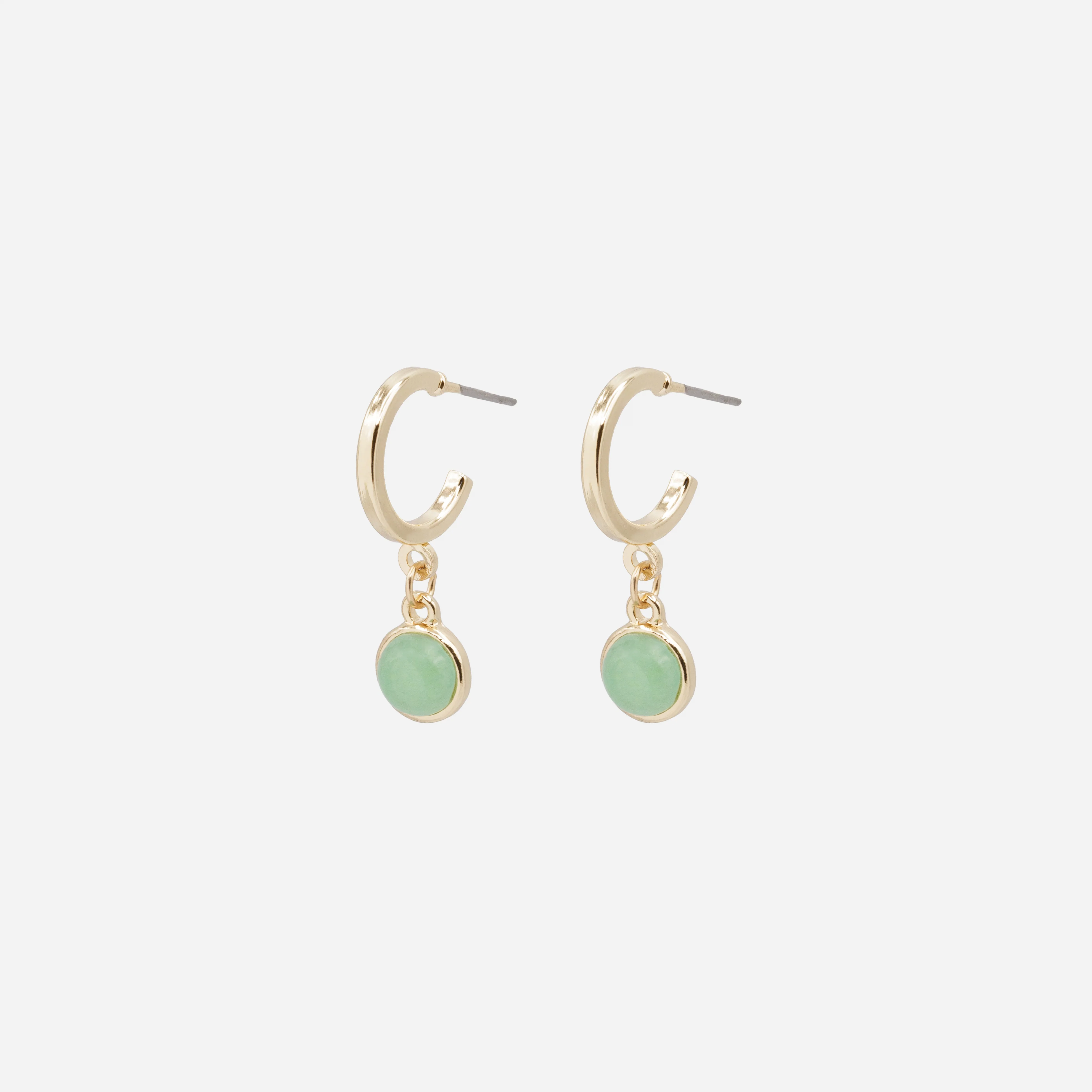 Boucles d'oreilles anneaux dorés ouverts breloque pierre ronde vert pâle
