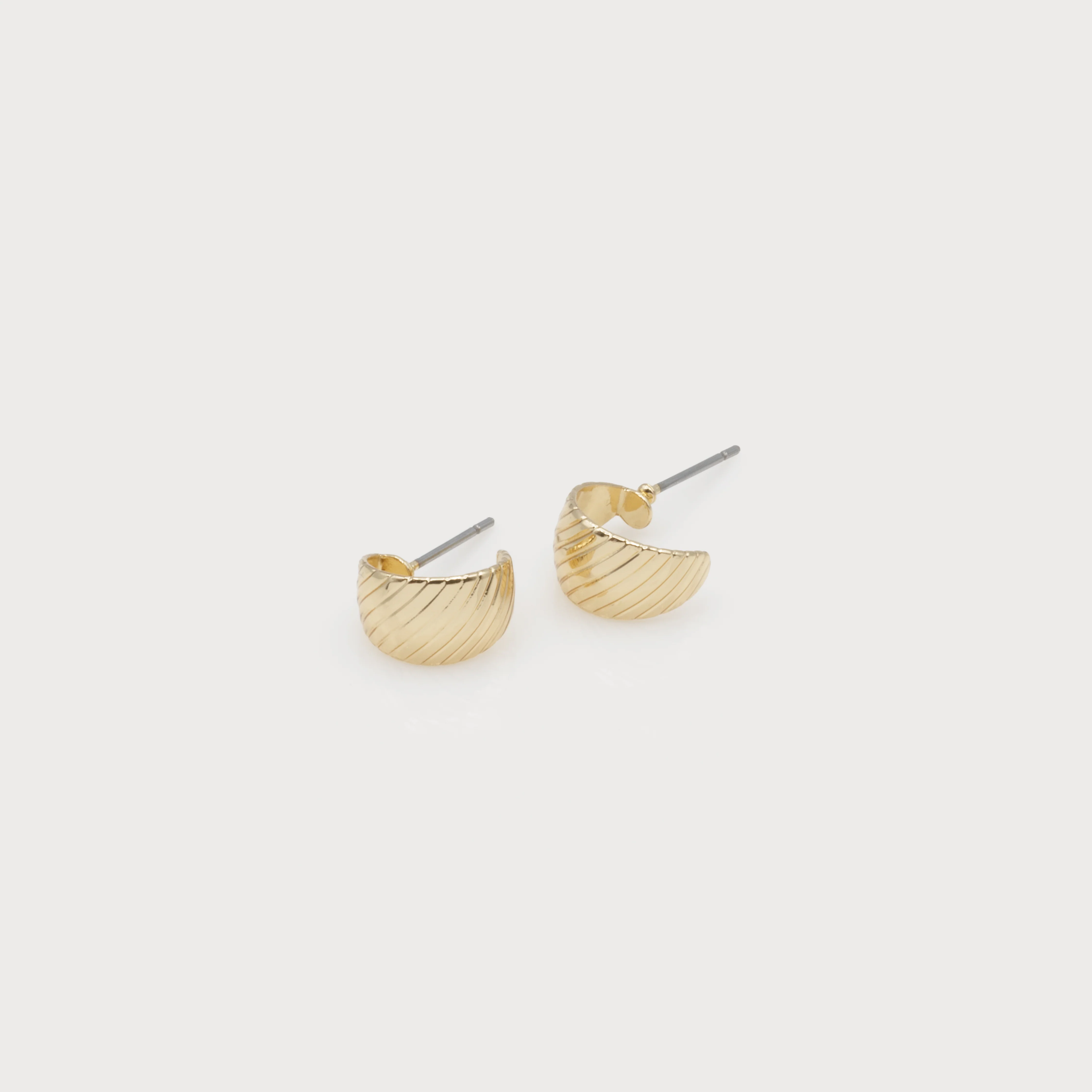 Boucles d'oreilles anneaux dorés ouverts avec rainures - Image 2