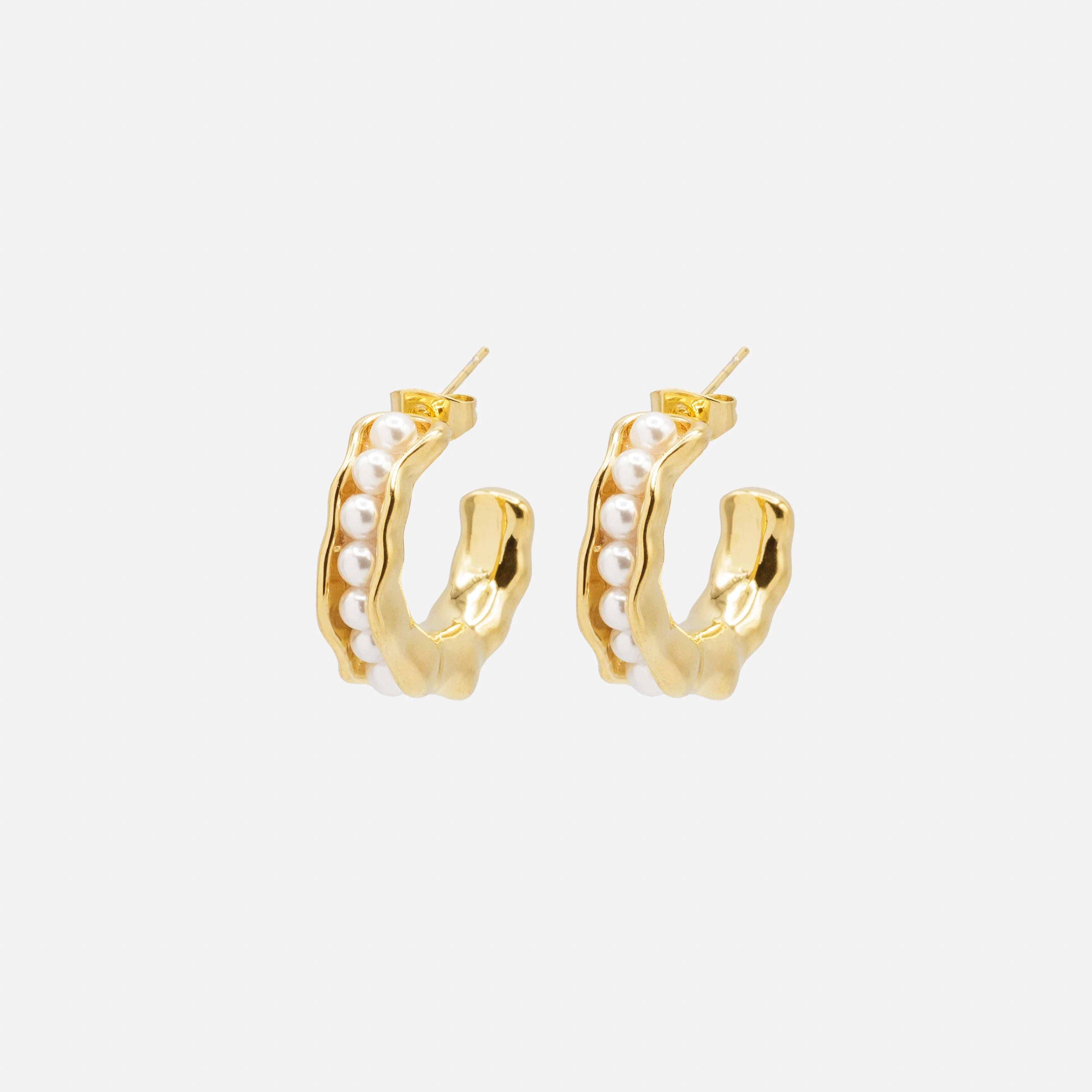 Boucles d'oreilles anneaux dorés ouverts insertion de perles synthétiques