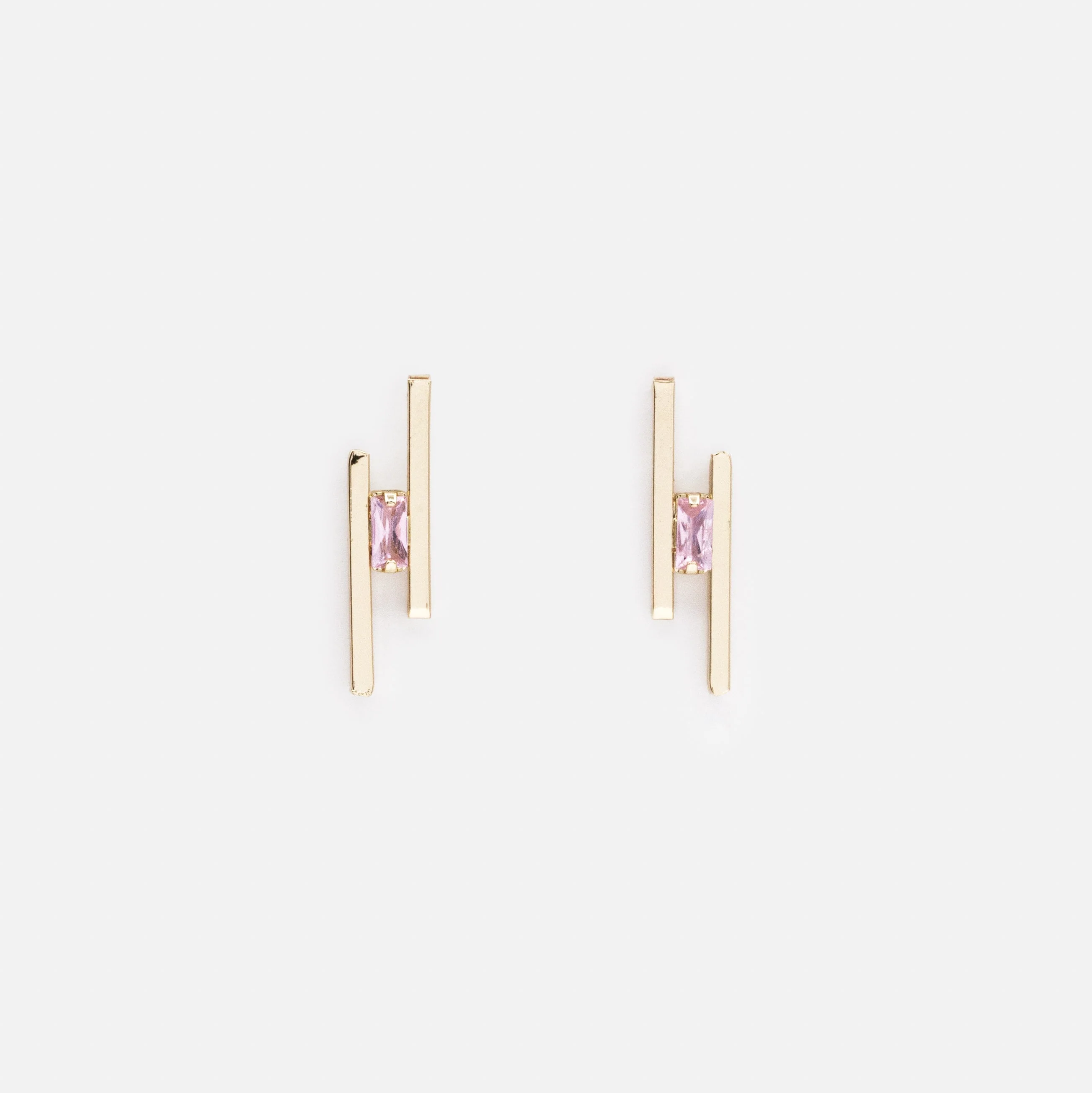 Boucles d'oreilles dorées barres parallèles avec pierre rose pâle
