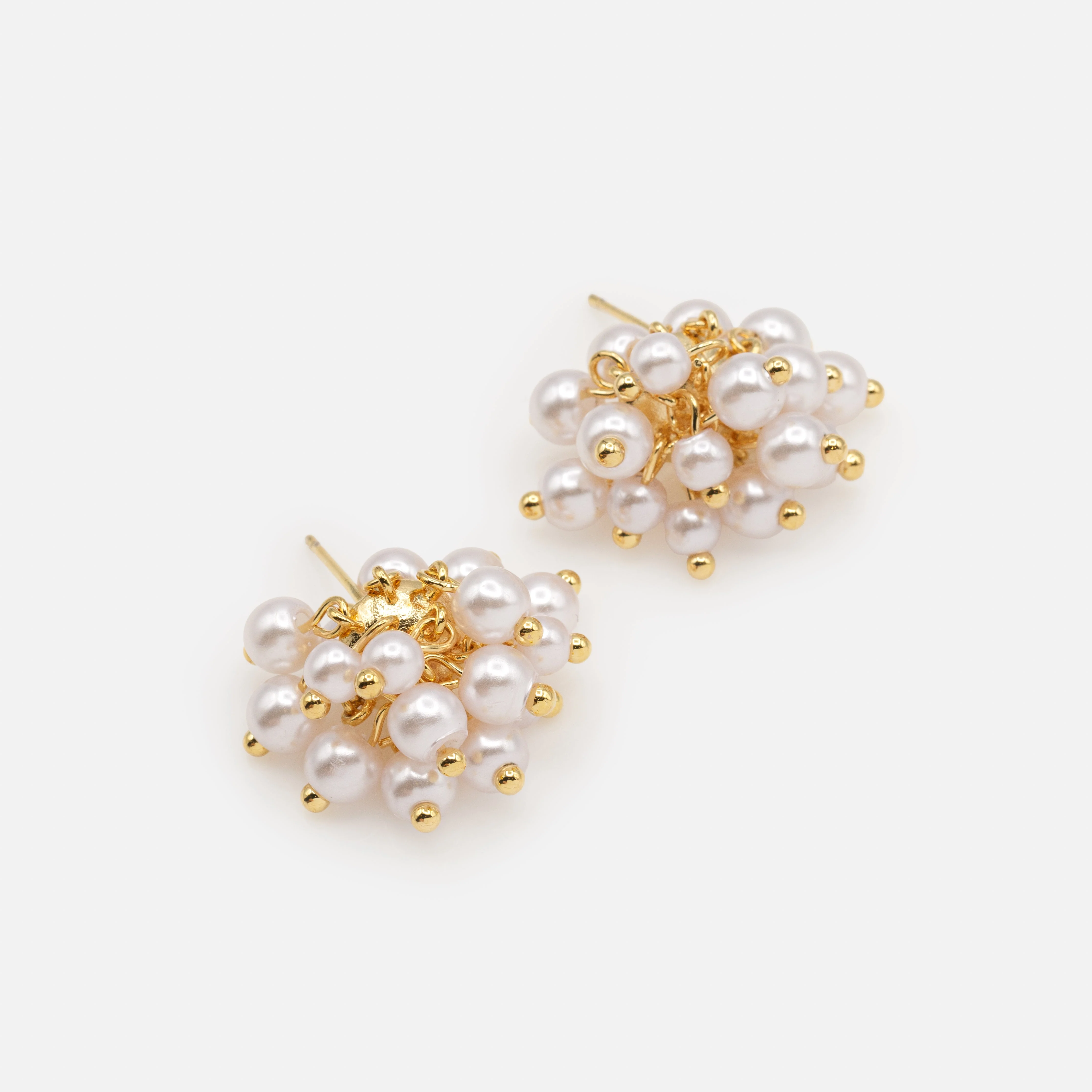 Boucles d'oreilles dorées bouquets de perles synthétiques - Image 2