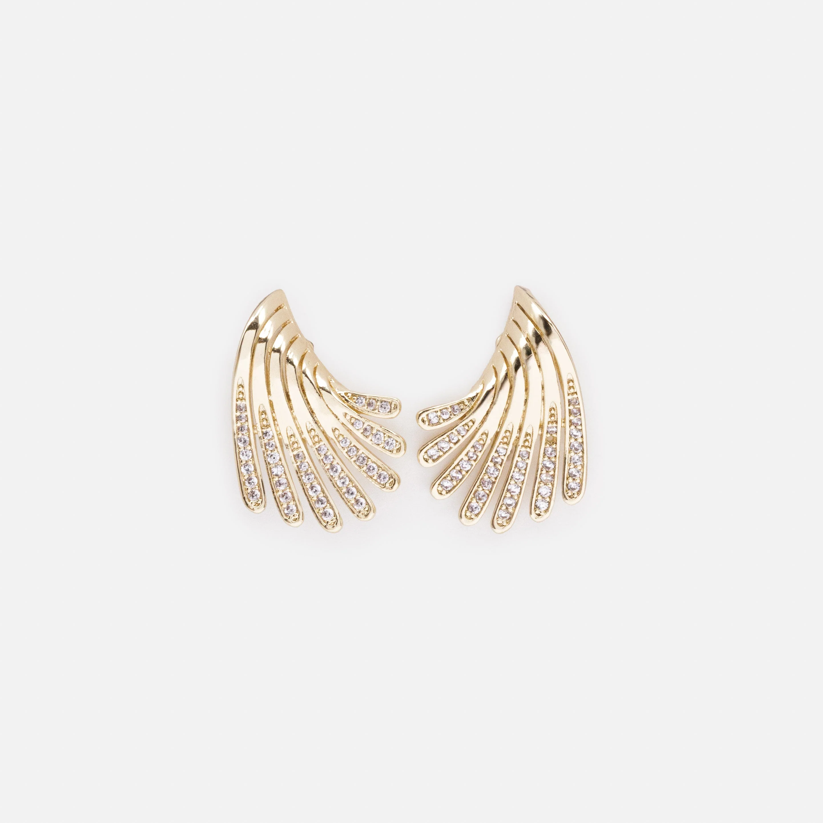 Boucles d'oreilles dorées en forme d'aile avec zircons cubiques