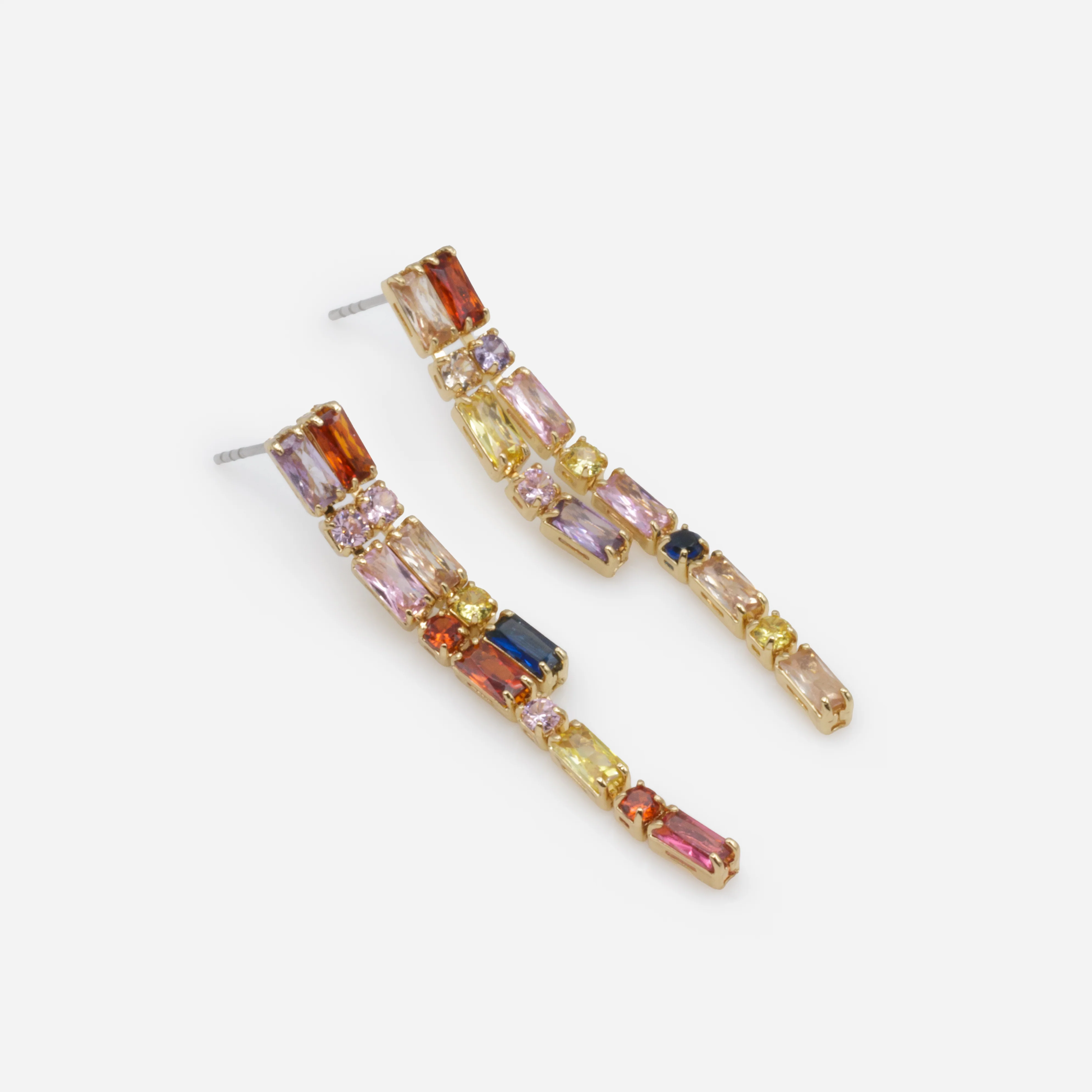 Boucles d'oreilles dorées longues avec petites pierres multicolores - Image 2