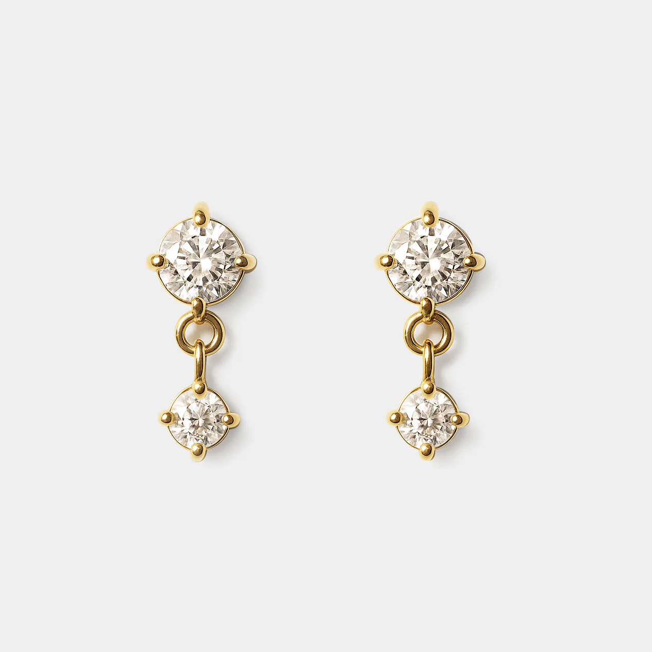 Boucles d'oreilles dorées pendantes en acier inoxydable avec zircons cubiques