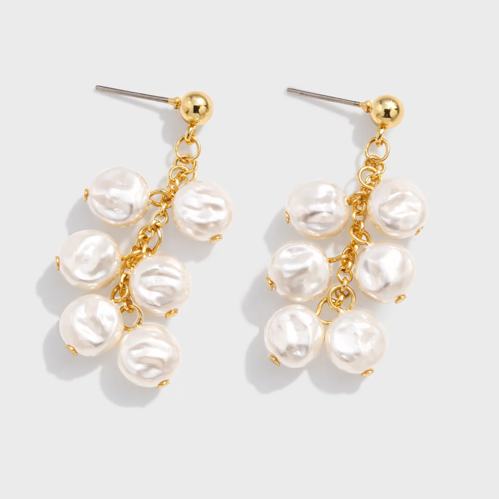 Boucles d'oreilles dorées tombée de perles plates - Image 2