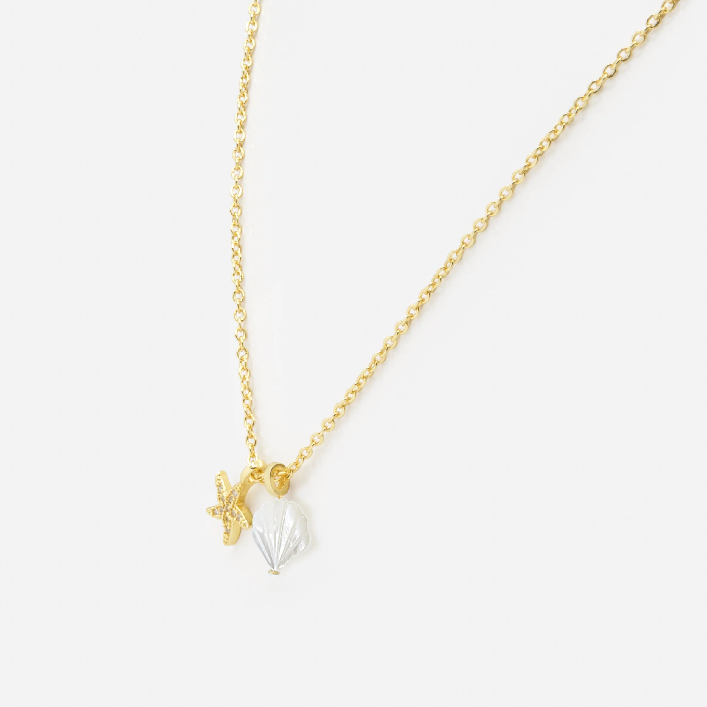 Collier doré breloques coquillage et étoile de mer - Image 2