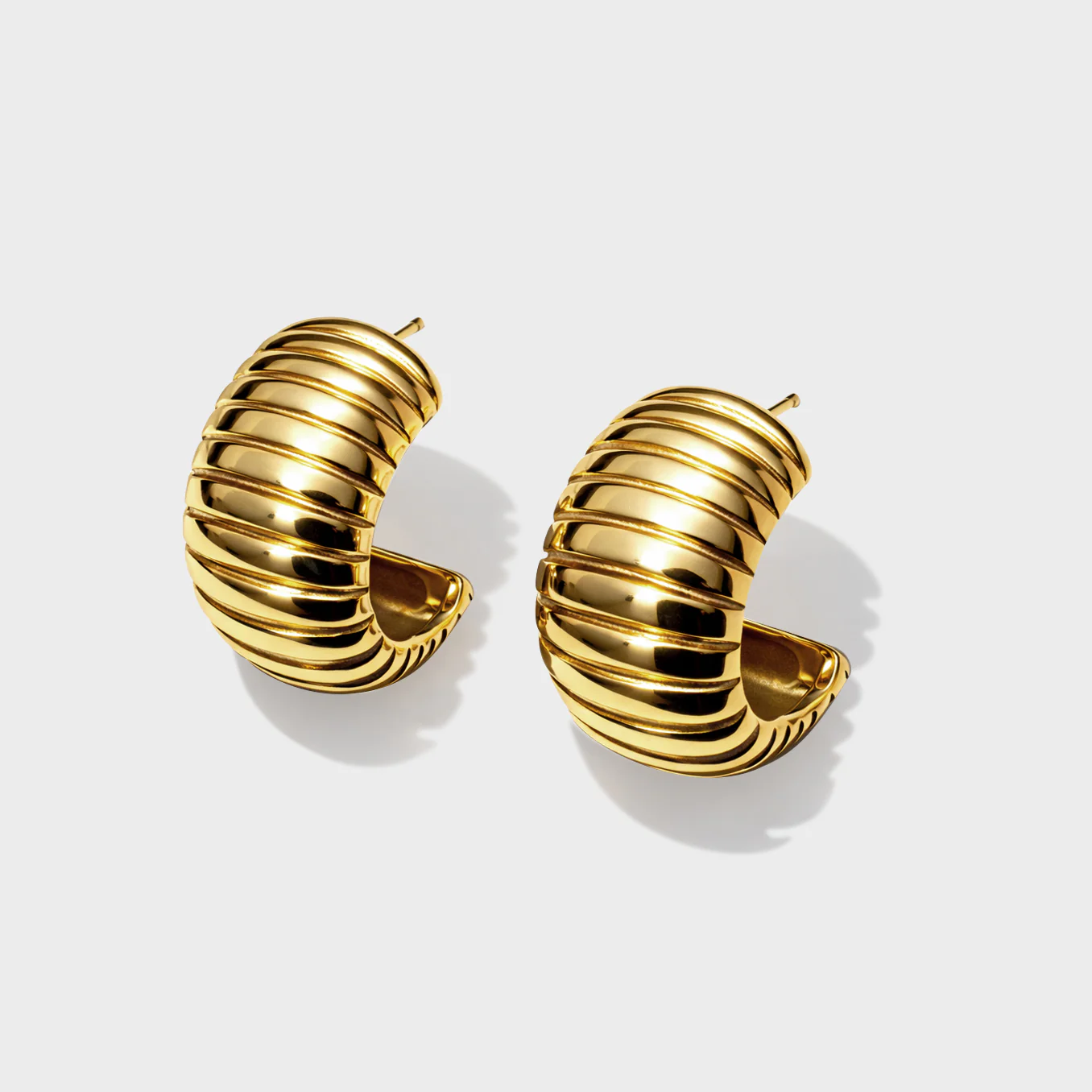 Boucles d'oreilles texturées dorées en acier inoxydable