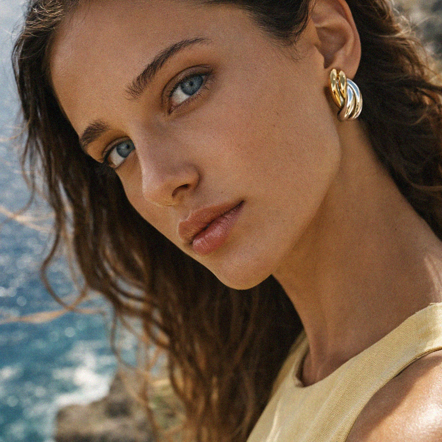 Boucles d'oreilles torsades deux tons en acier inoxydable - Image 2