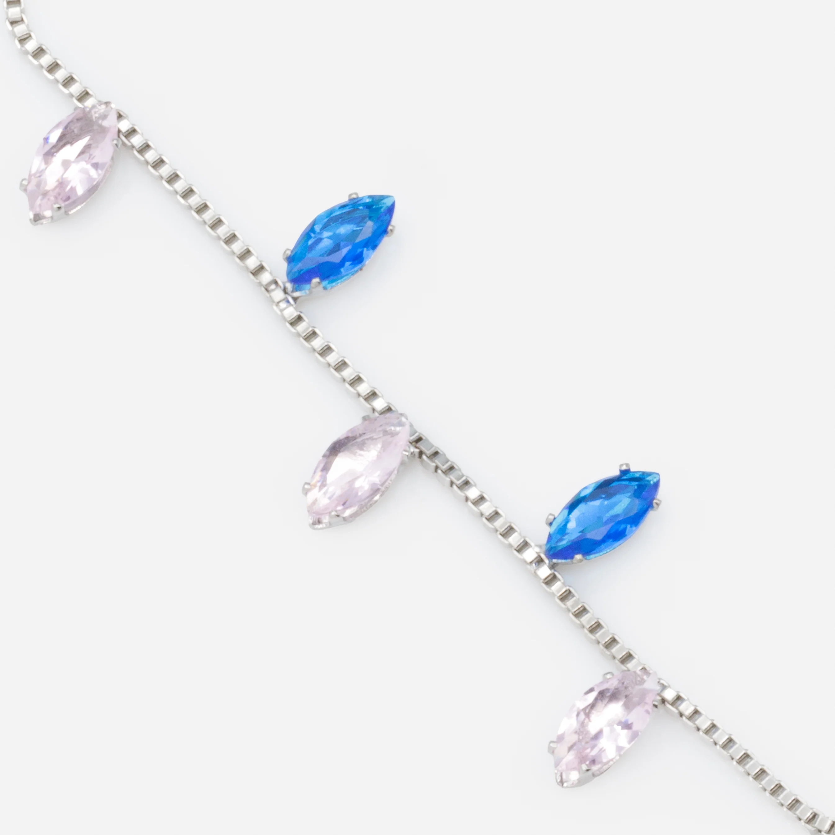 Bracelet argenté ajustable avec pierres roses et bleues - Image 2