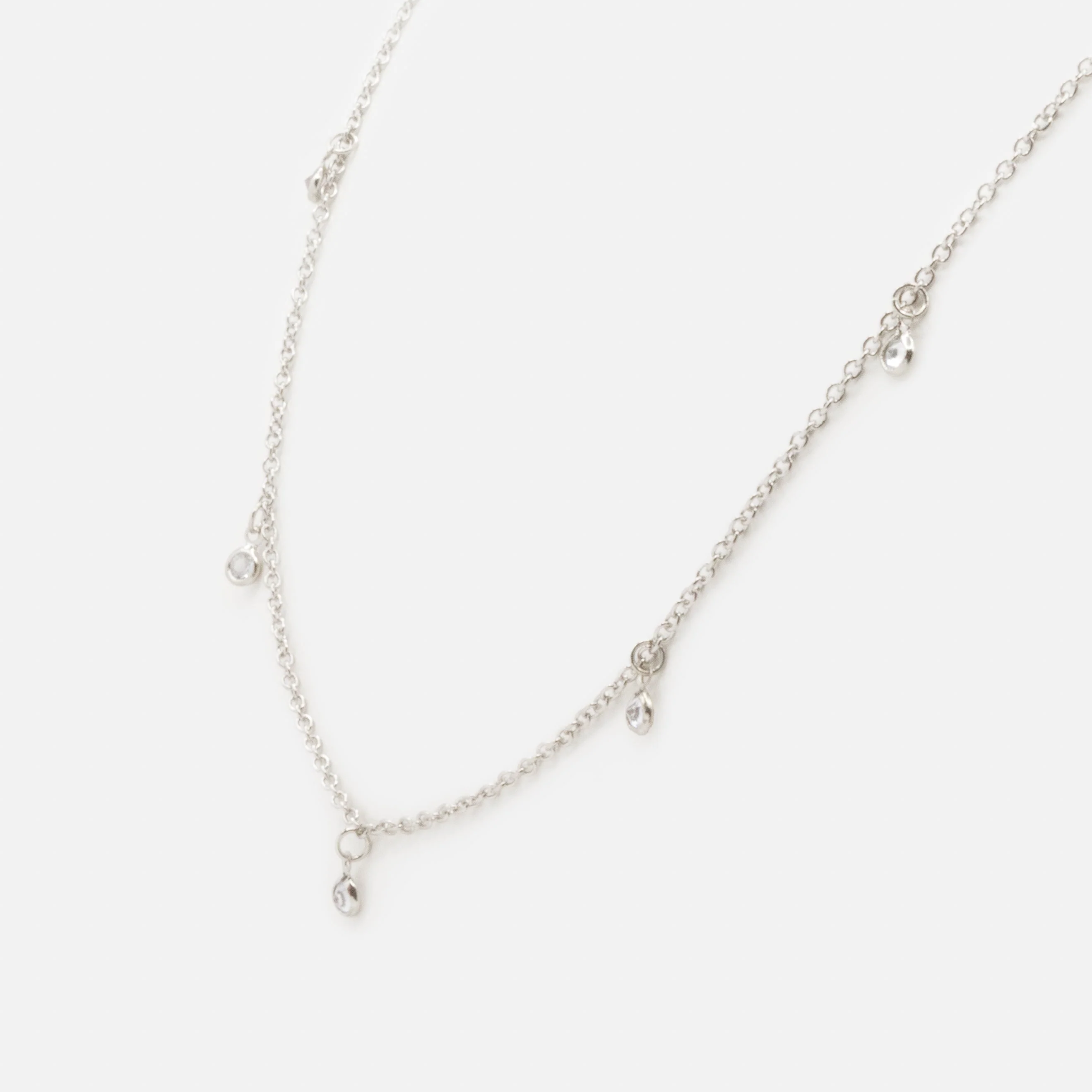 Collier argenté petites breloques rondes avec zircons cubiques - Image 2