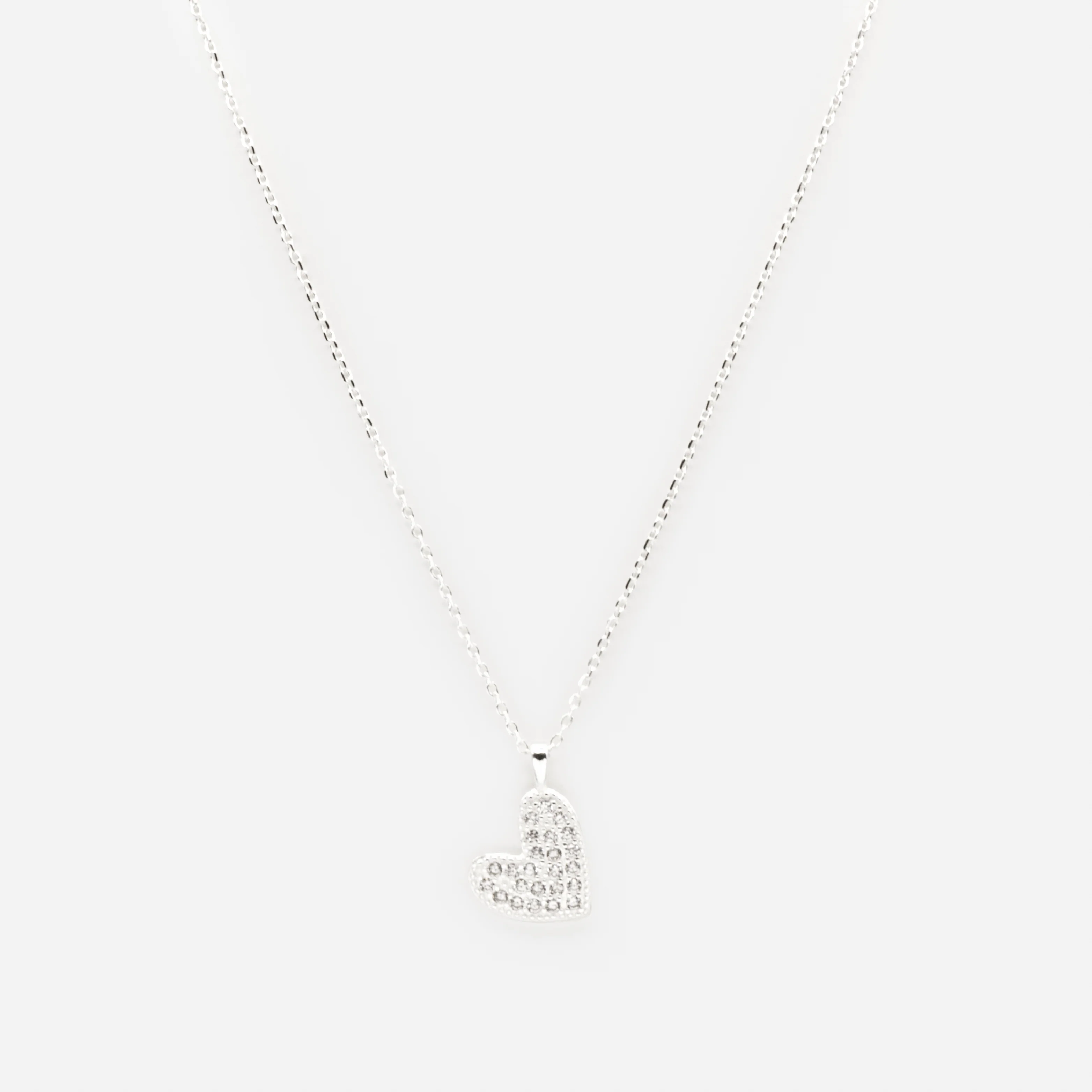 Collier avec breloque coeur plat et zircons cubiques en argent sterling