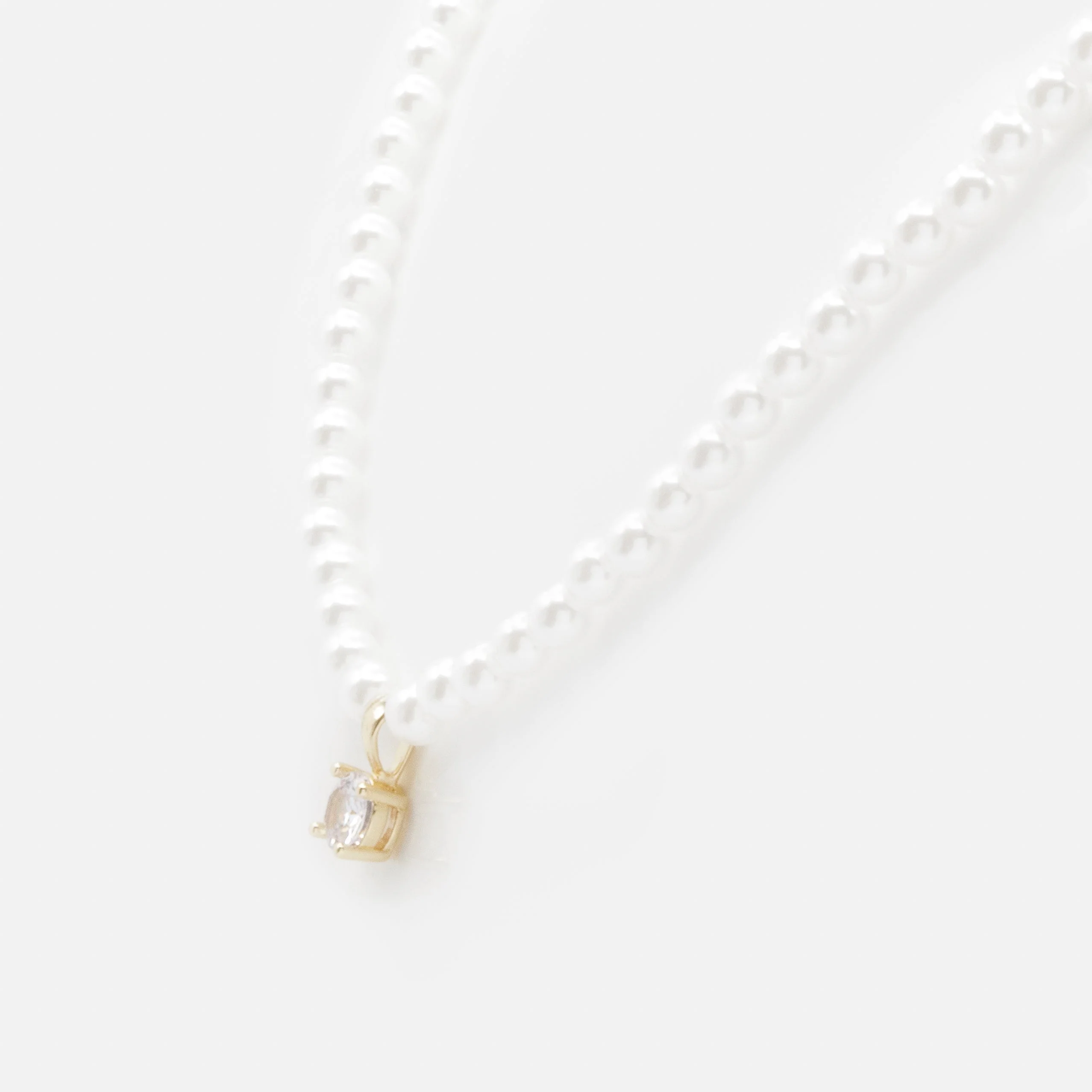 Collier de perles breloque dorée avec zircon cubique - Image 2