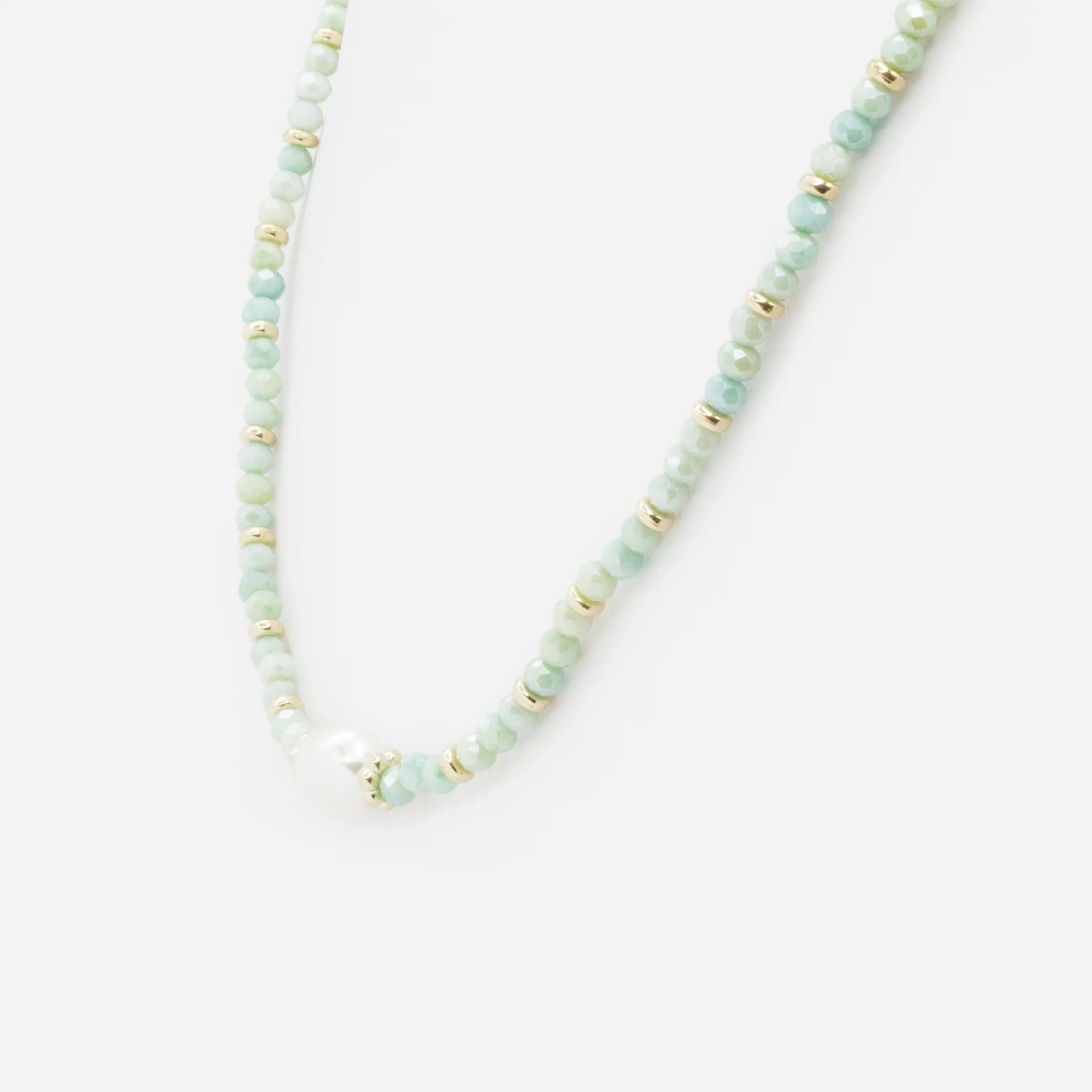 Collier doré avec billes vertes et perle - Image 2
