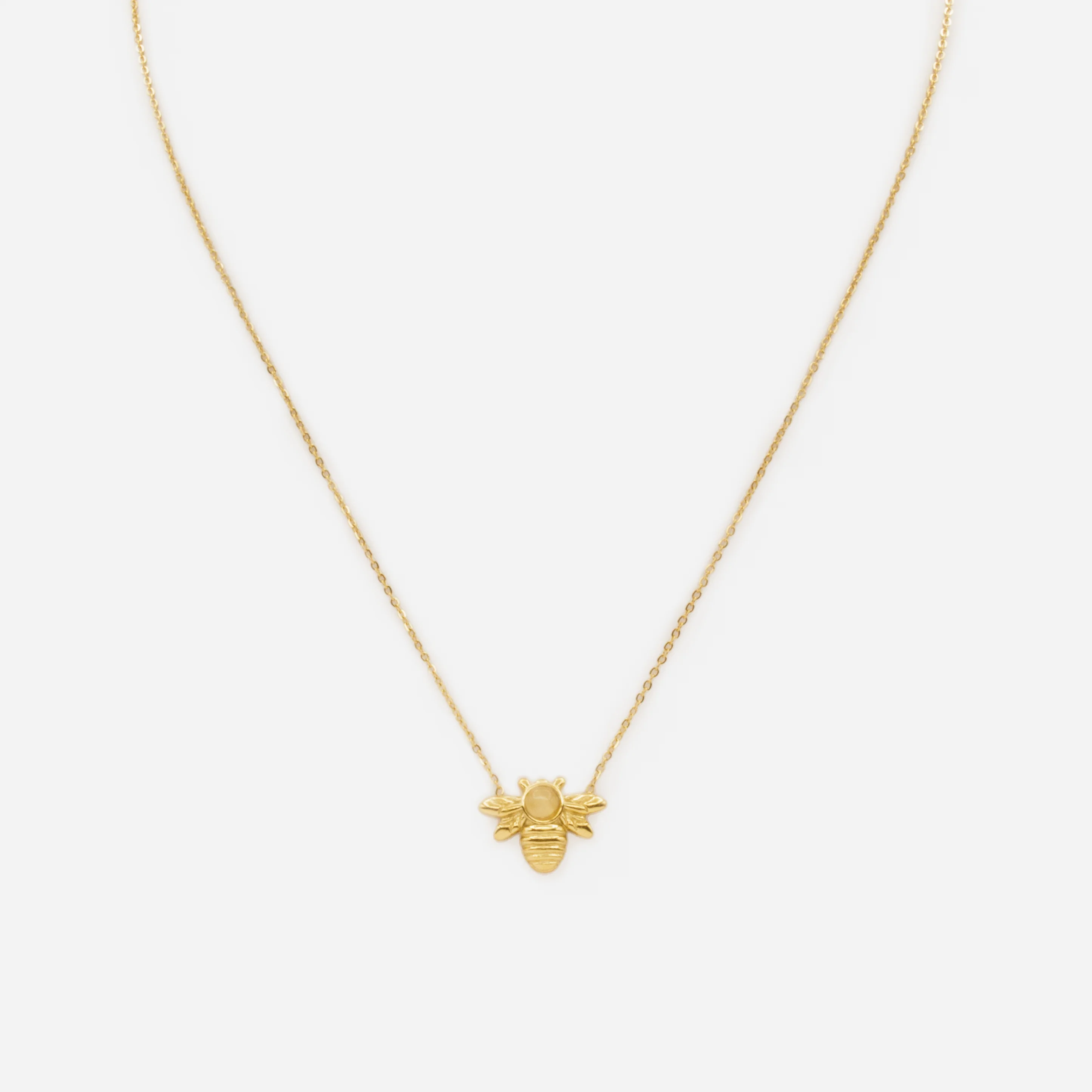 Collier doré avec breloque abeille et pierre translucide