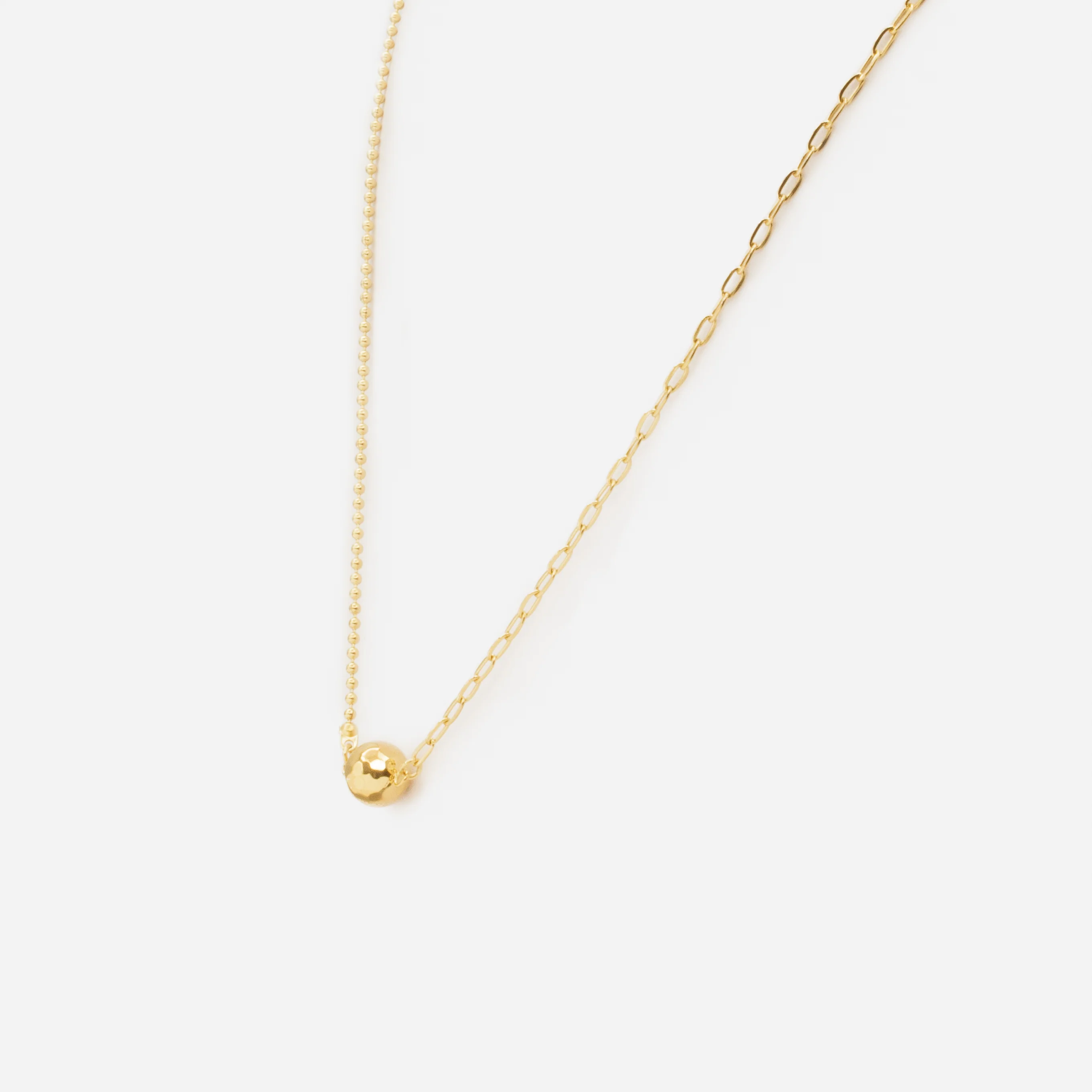 Collier doré maille deux façons avec sphère martelée en acier inoxydable - Image 2
