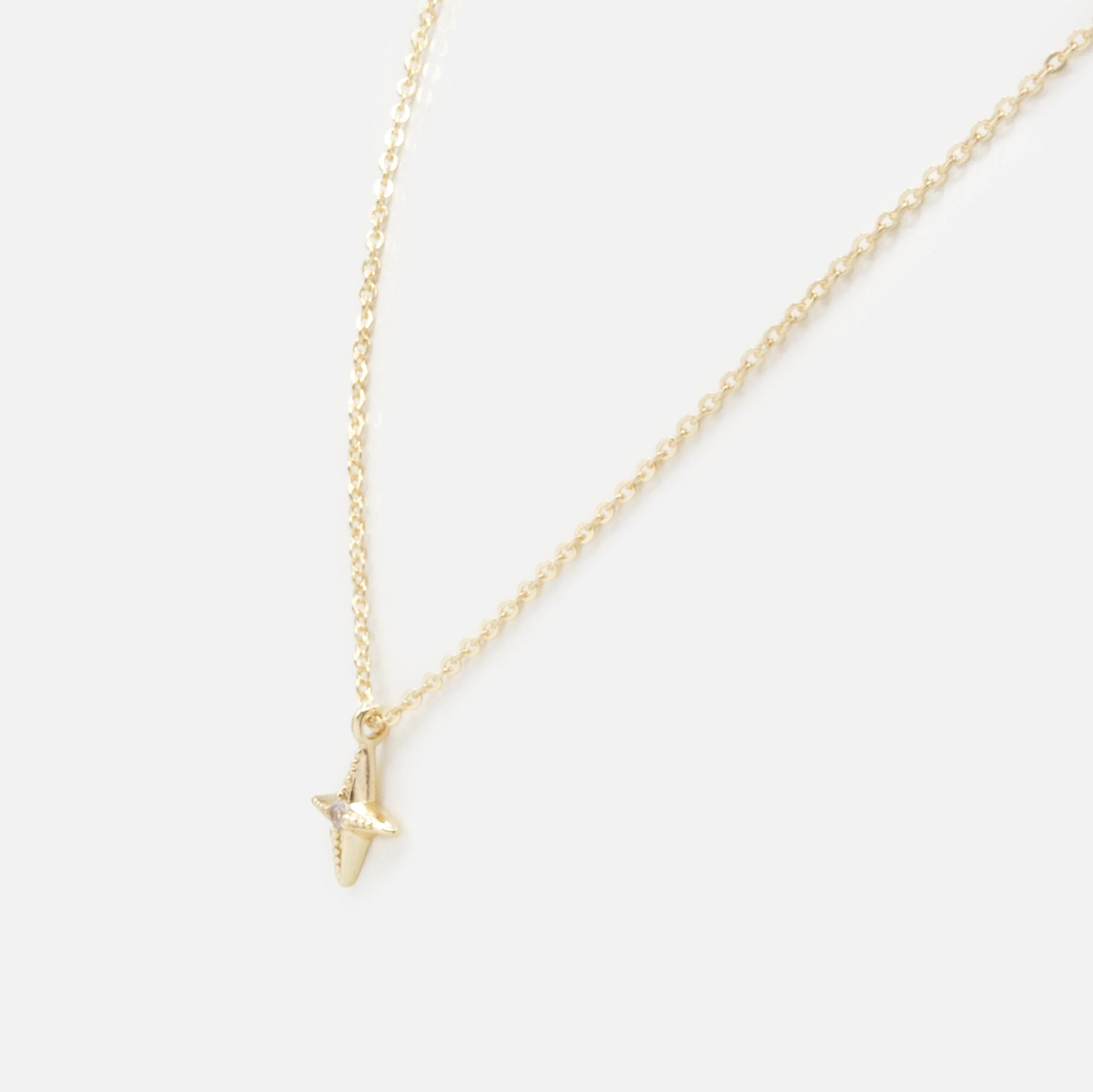 Collier doré breloque petite étoile avec zircon cubique - Image 2