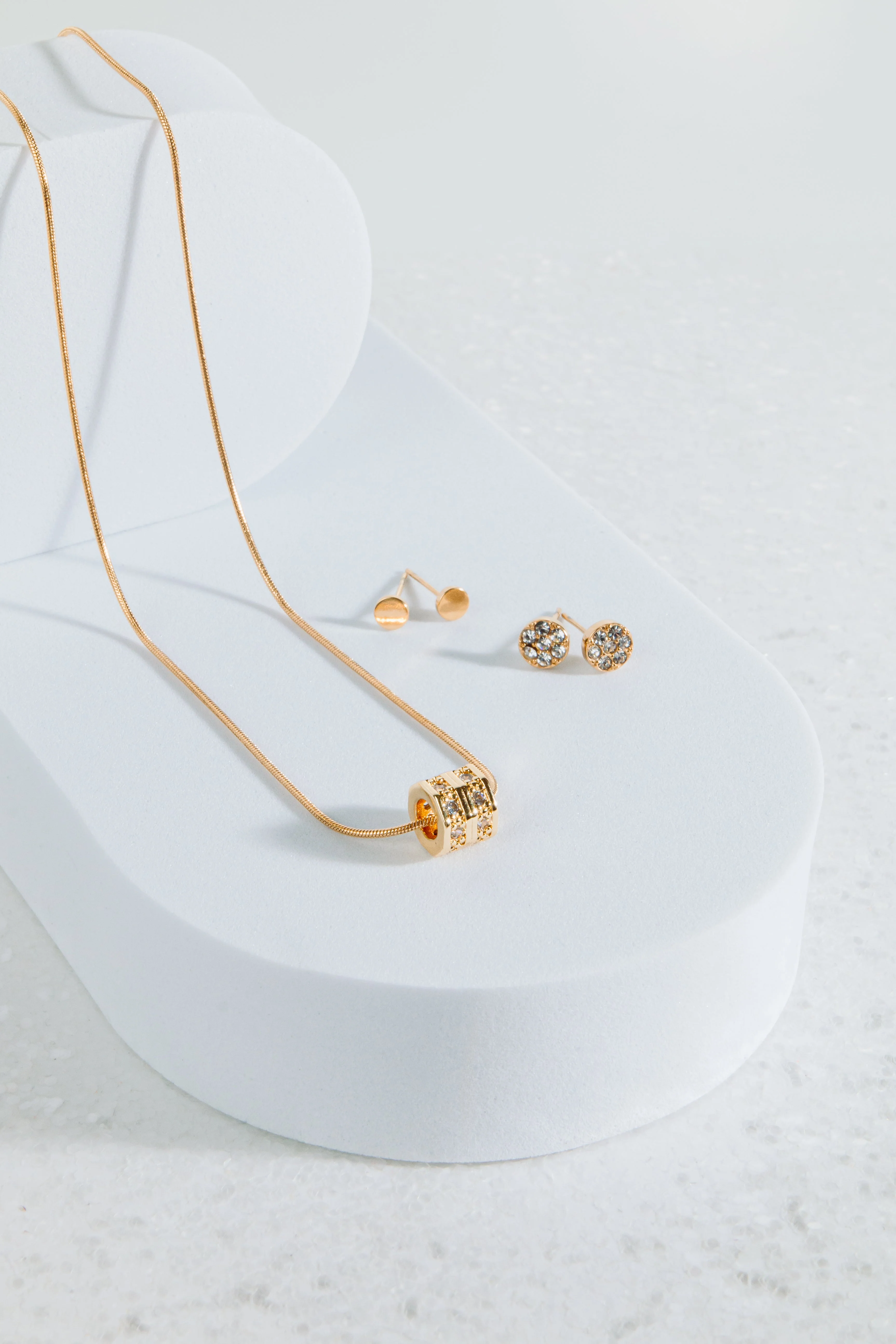 Collier doré cylindre texturé en acier inoxydable - Image 3