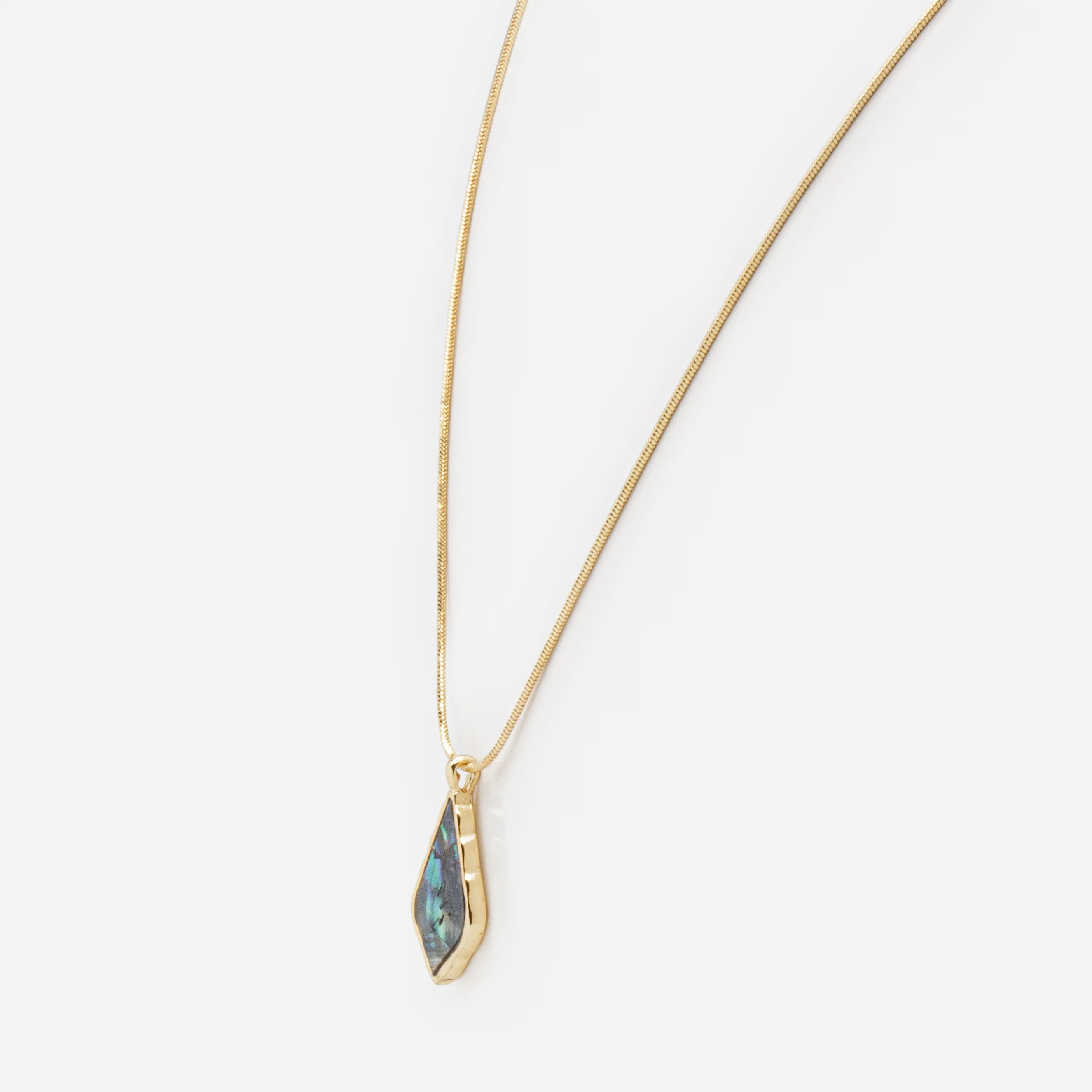 Collier doré pendentif losange imparfait avec pierre multicolore - Image 2