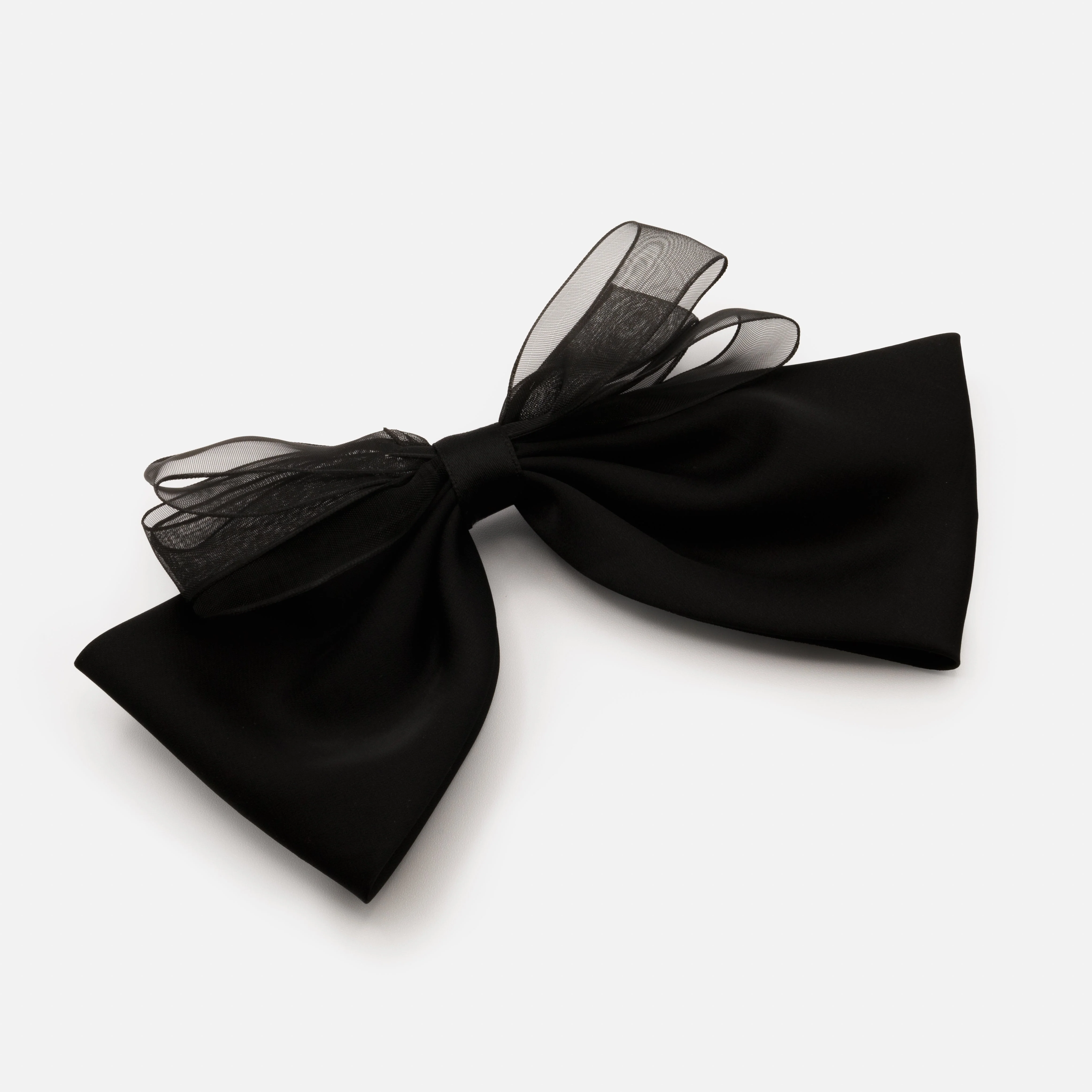 Pince boucle noire en satin et en organza