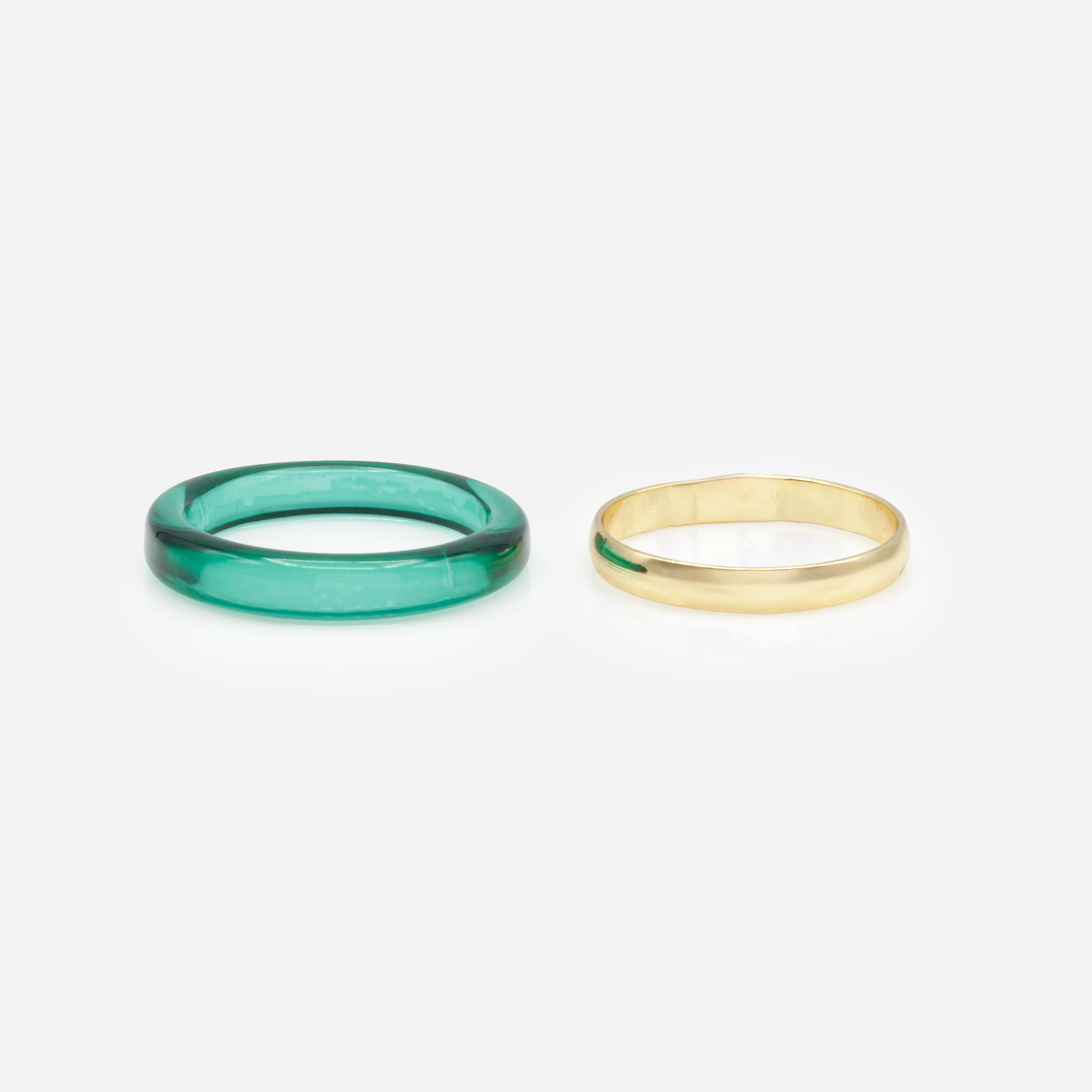 Duo de bagues dorée et émeraude