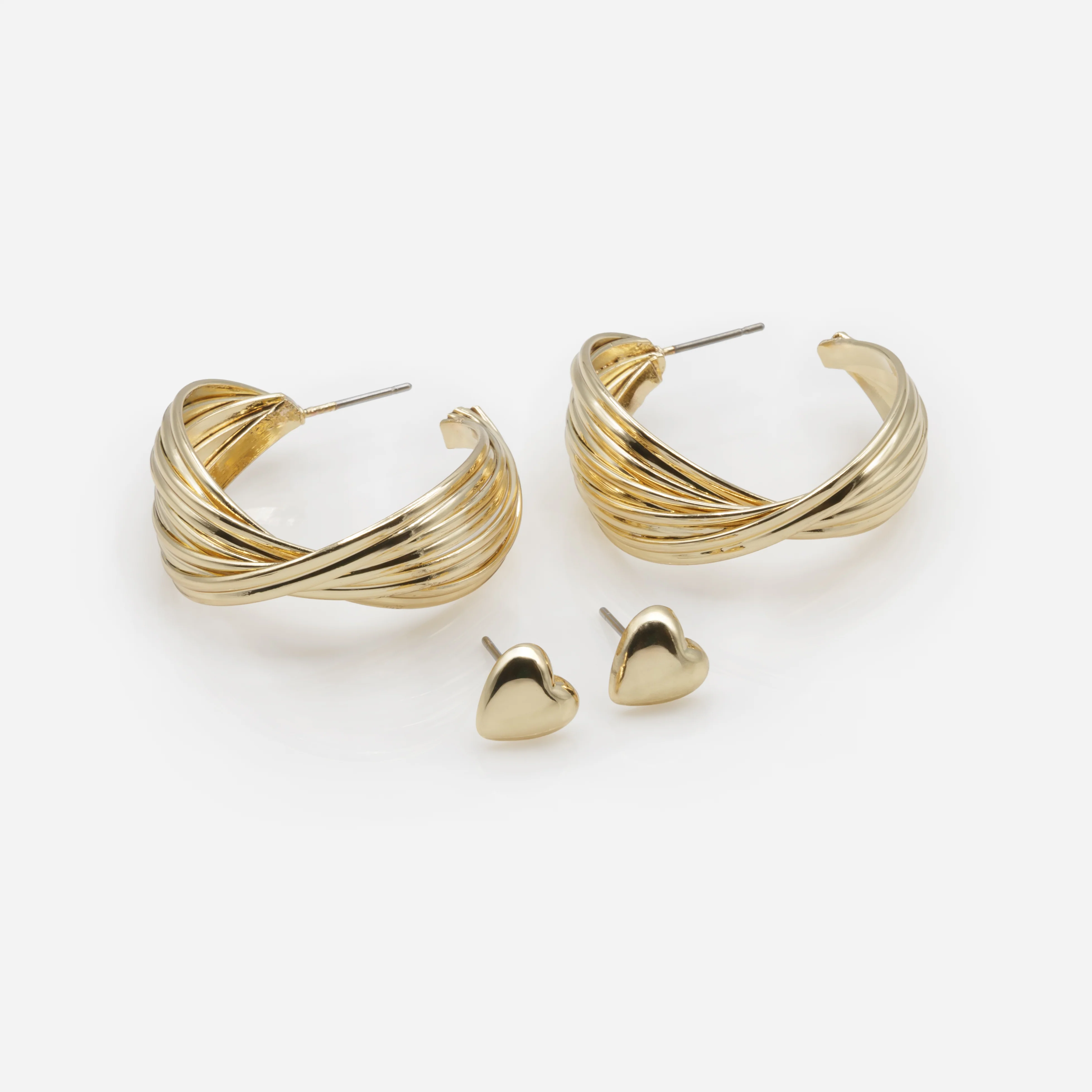 Duo de boucles d'oreilles coeurs et anneaux dorés entremêlés - Image 2