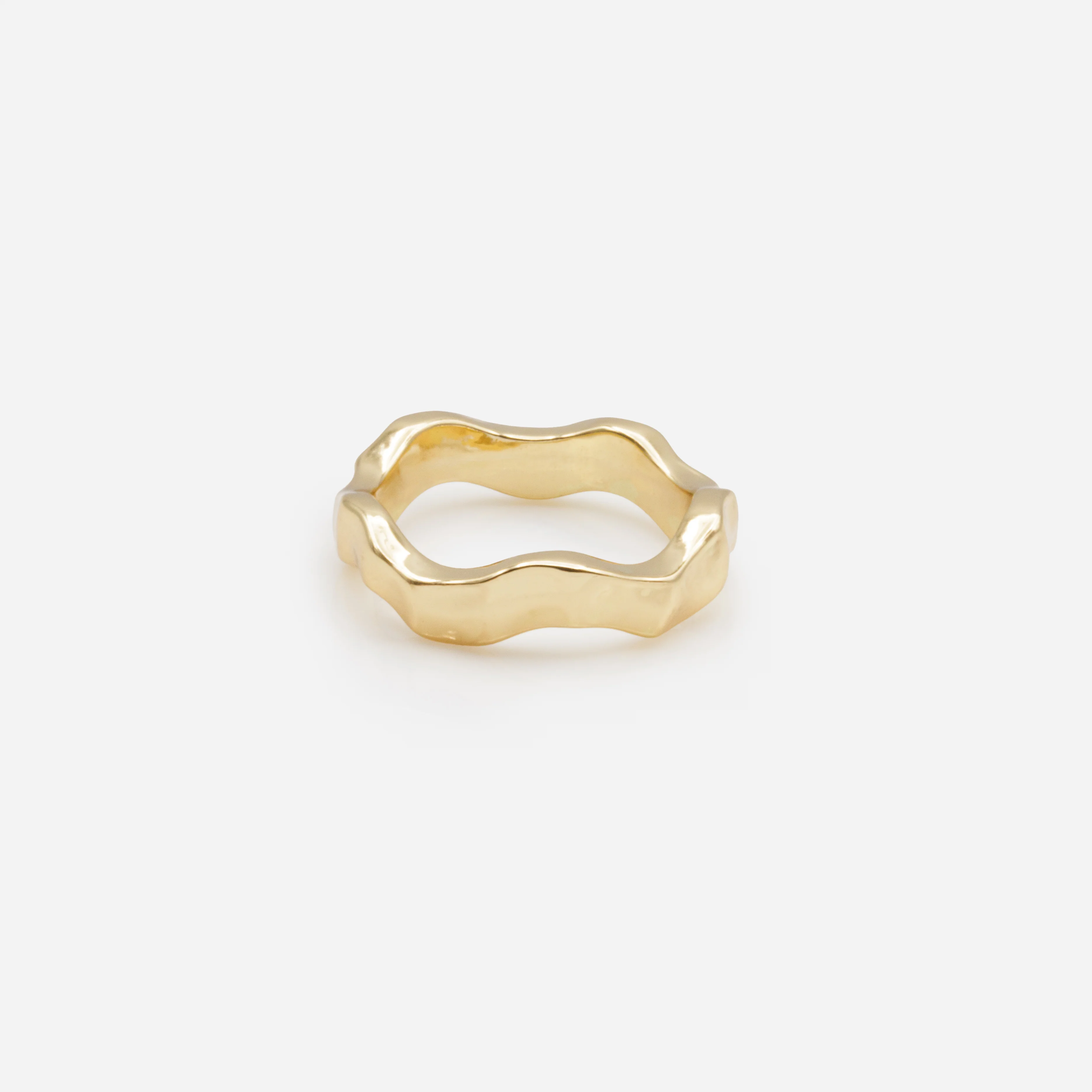 Ensemble de cinq bagues dorées martelées de tailles variées avec zircons cubiques - Image 6