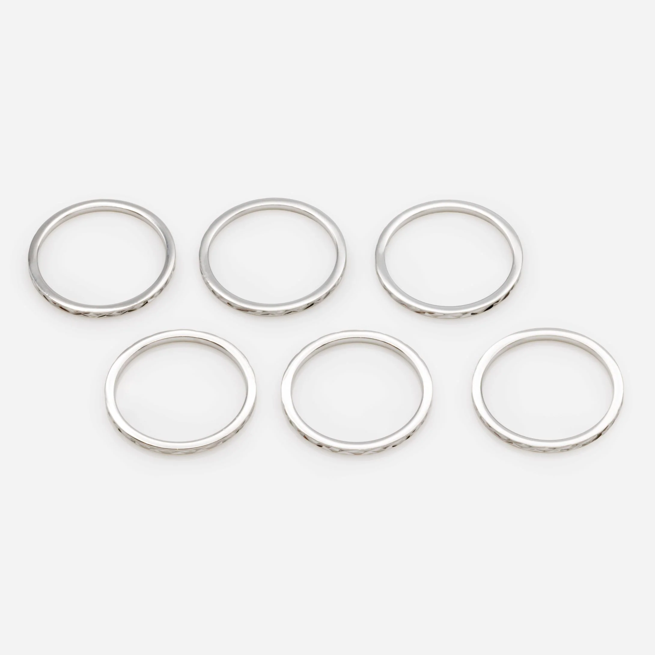 Ensemble de six bagues midi argentées et texturées en acier inoxydable - Image 2