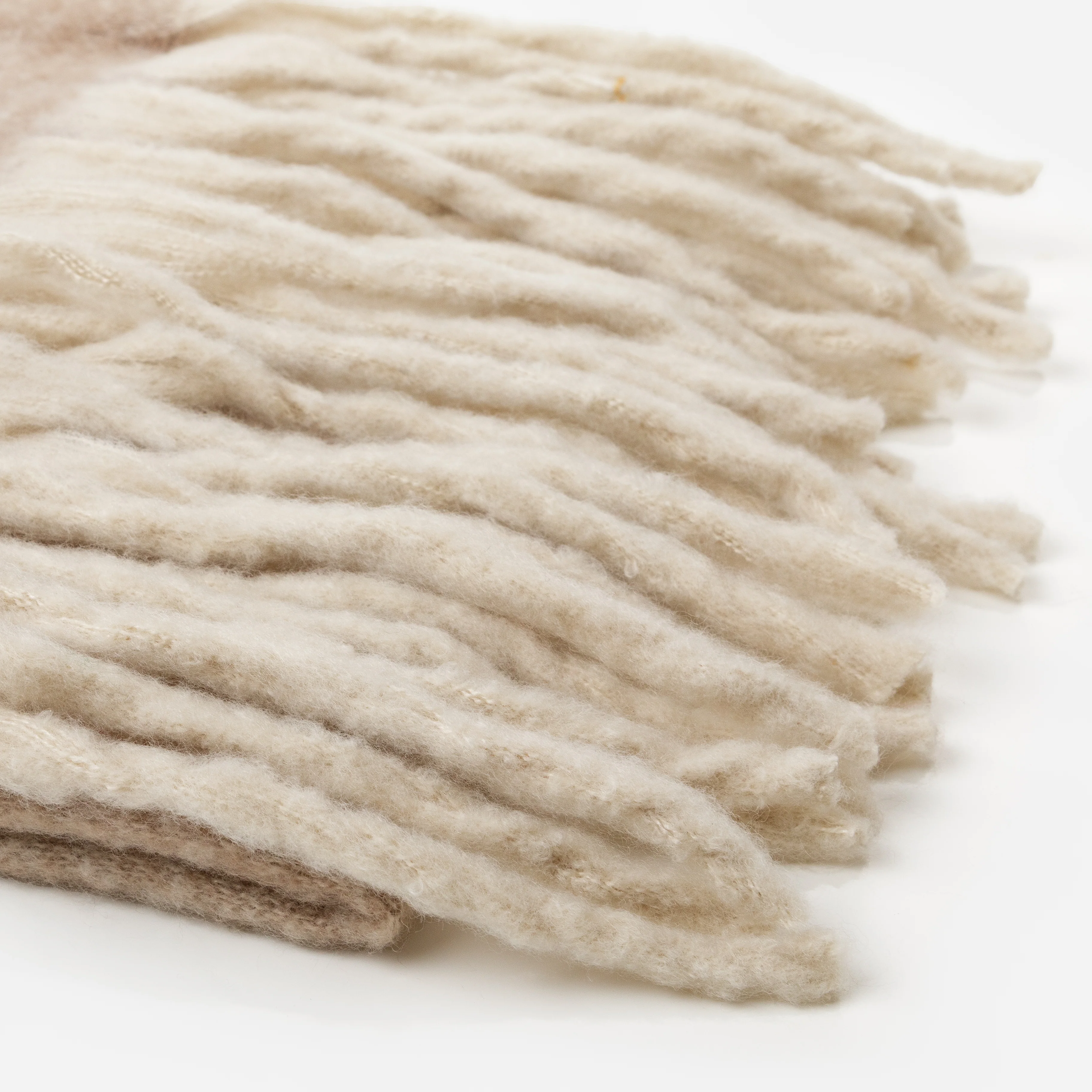 Foulard douillet beige à franges ivoire - Image 2