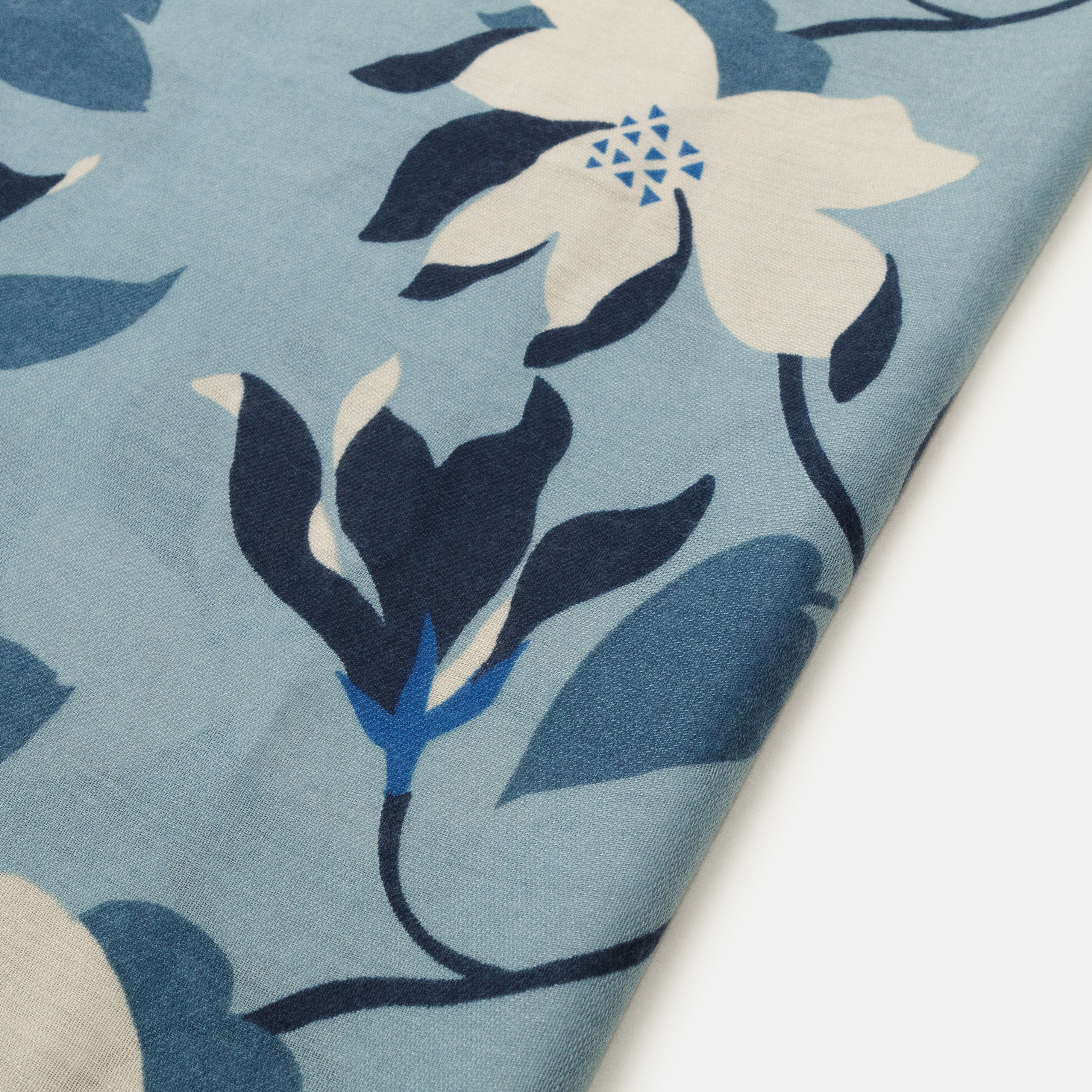 Foulard léger à imprimé floral bleu et ivoire - Image 2