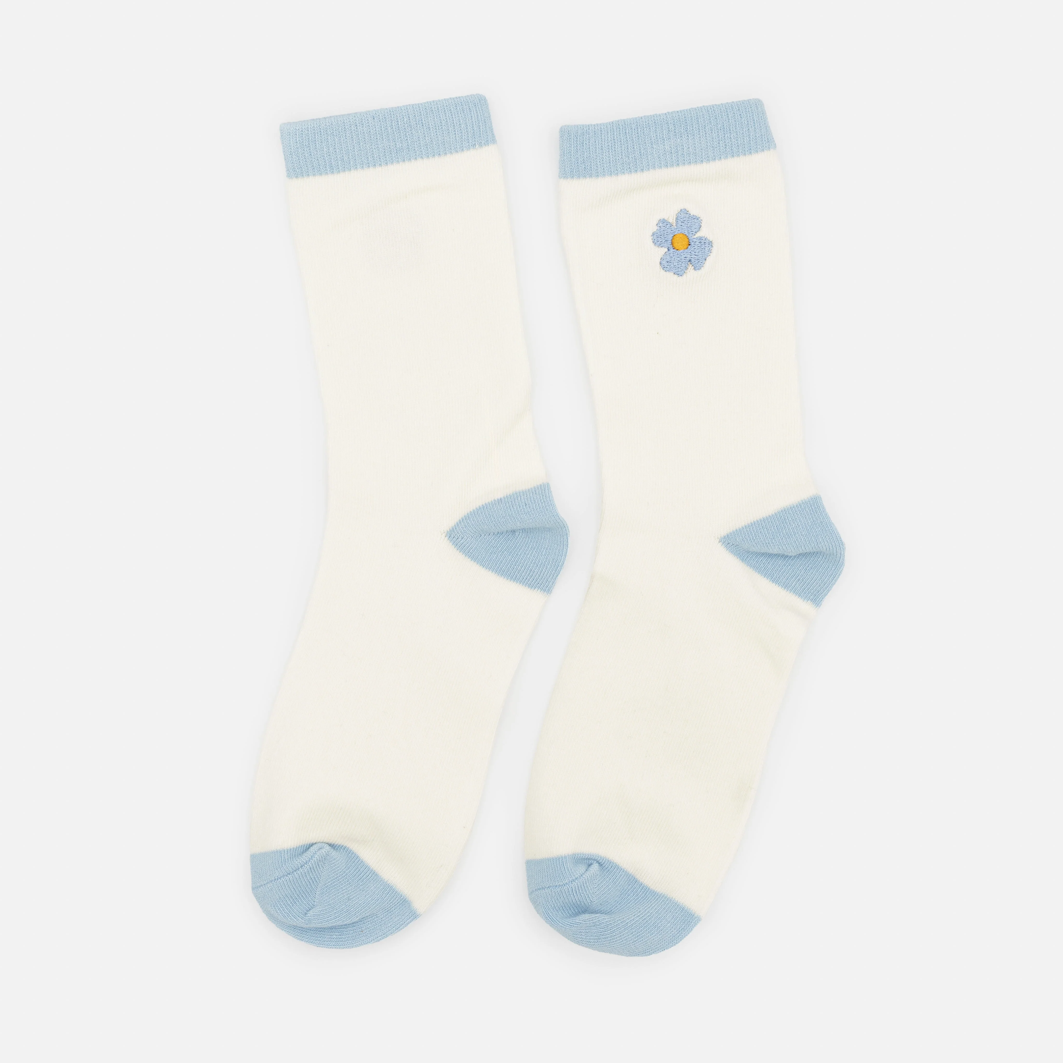 Bas crème avec broderie fleur bleue
