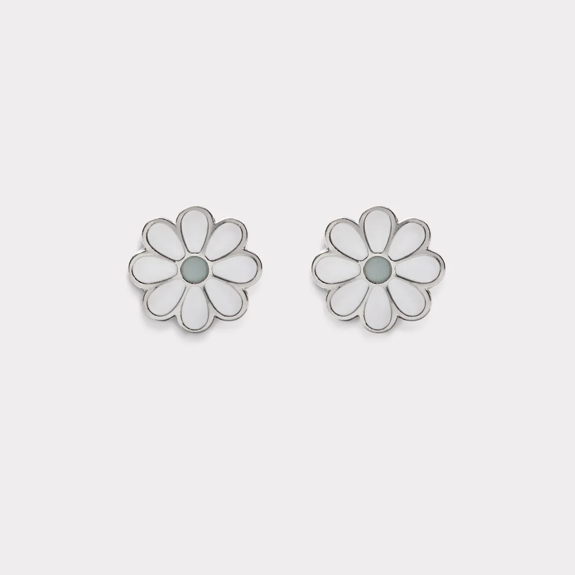 Mini boucles d'oreilles argentées fleurs blanches en acier inoxydable
