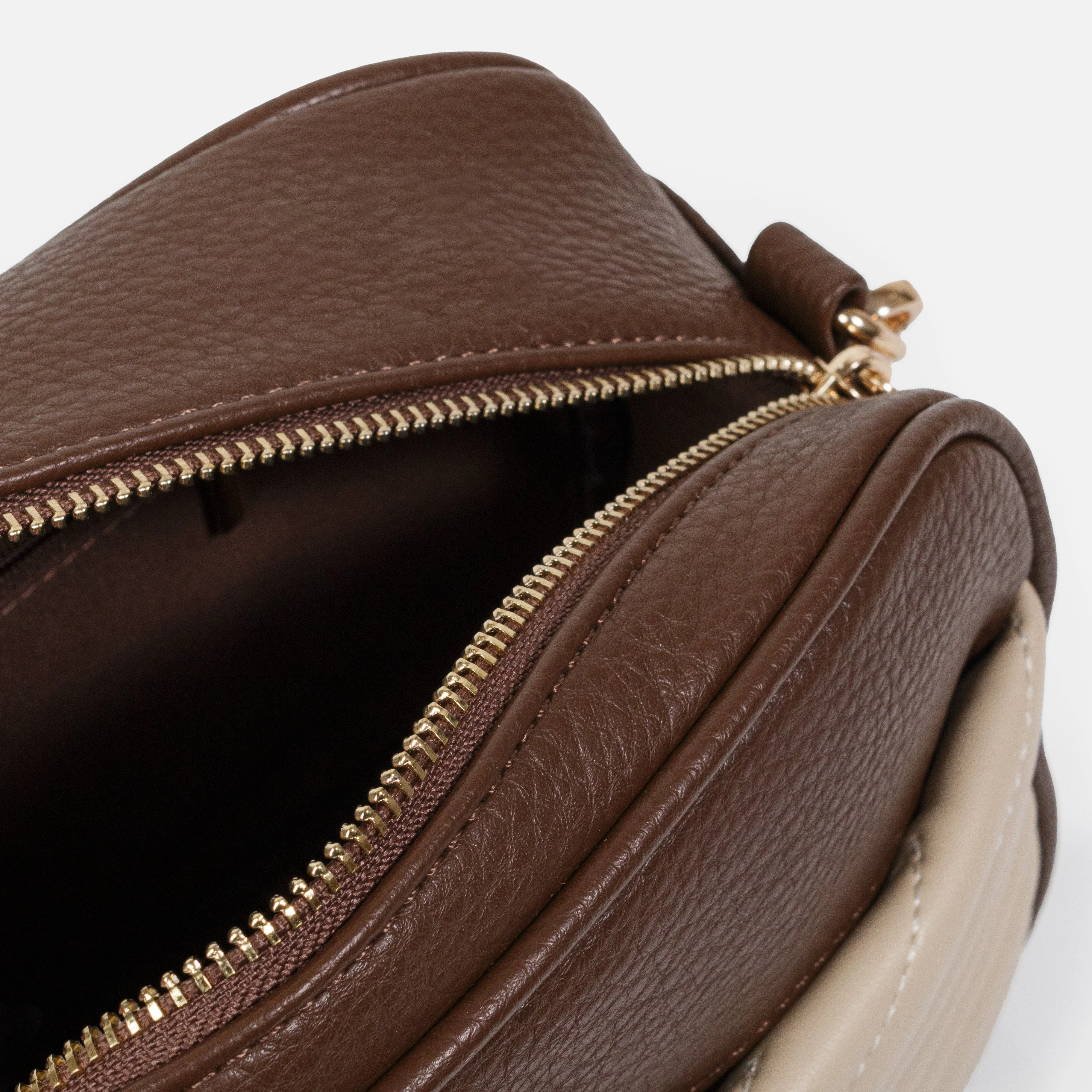 Sac à main bandoulière brun foncé en PU & pochette beige matelassée - Image 3