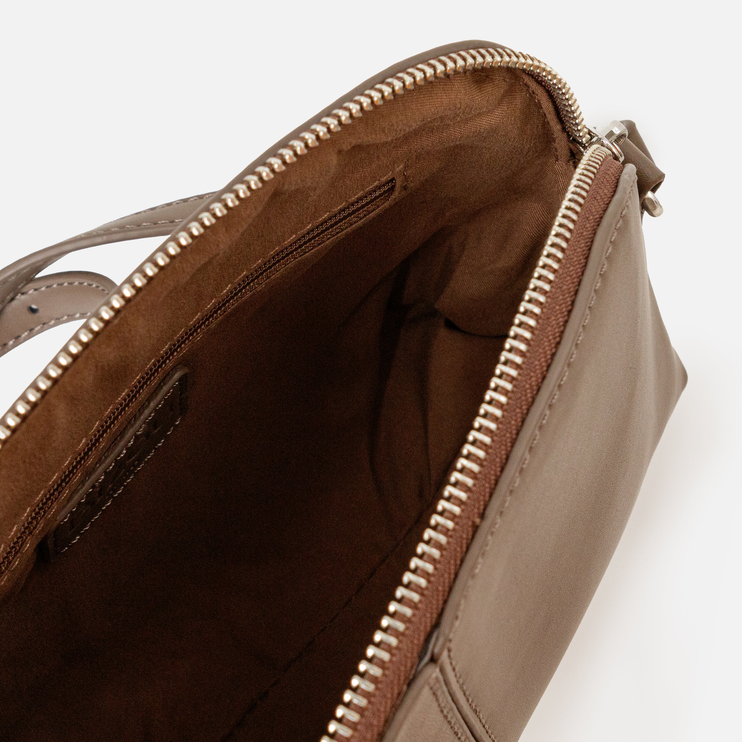 Sac bandoulière taupe avec couture avant - Image 4