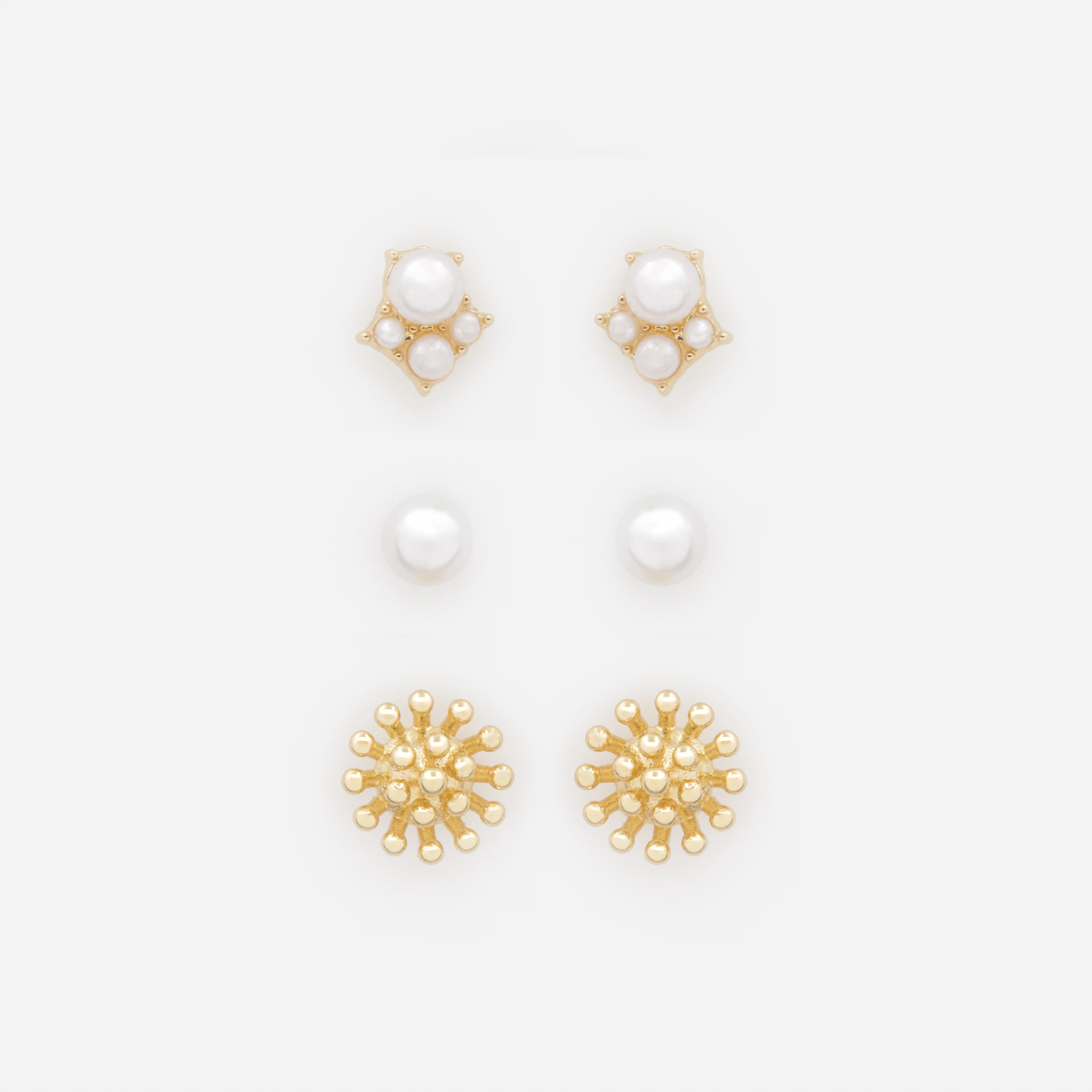 Trio de boucles d'oreilles dorées perles et fleurs