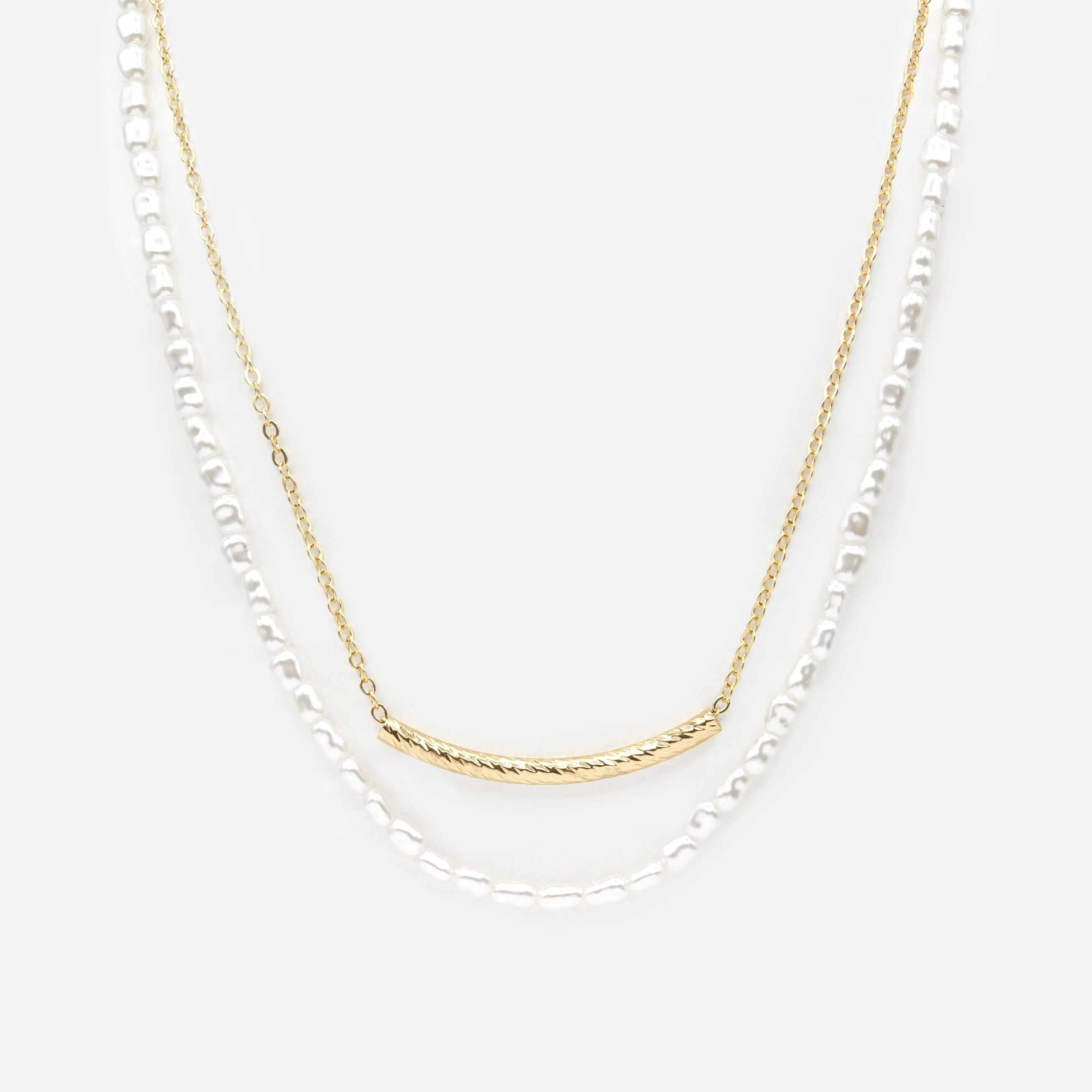 Collier deux rangs perles synthétiques et chaîne dorée