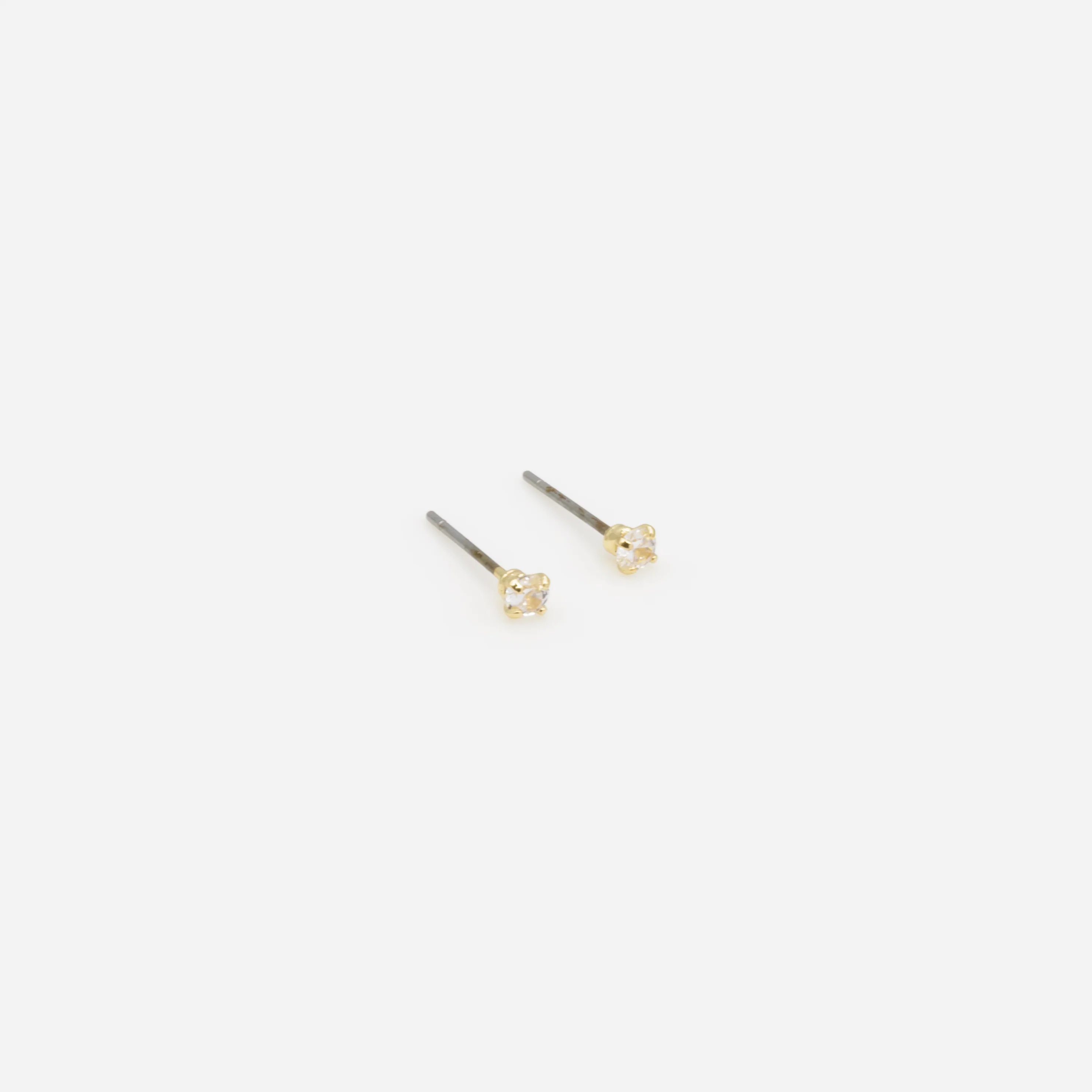 Trio de boucles d'oreilles fixes dorées avec zircons cubiques - Image 3