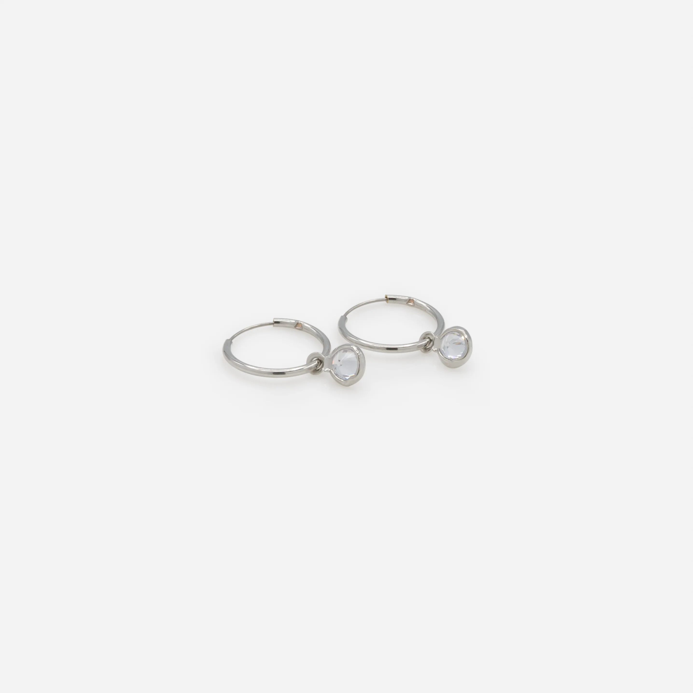 Trio de boucles d'oreilles argentées avec zircons cubiques - Image 5